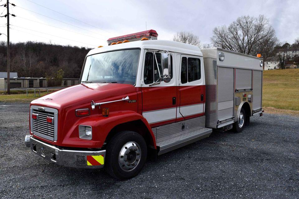 2001 Freightliner FL60 Salisbury Rescue - image 2
