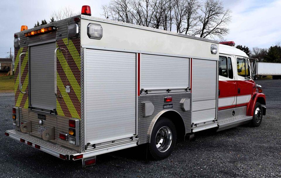 2001 Freightliner FL60 Salisbury Rescue - image 6