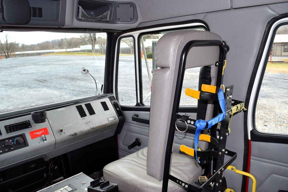 2001 Freightliner FL60 Salisbury Rescue - image 15