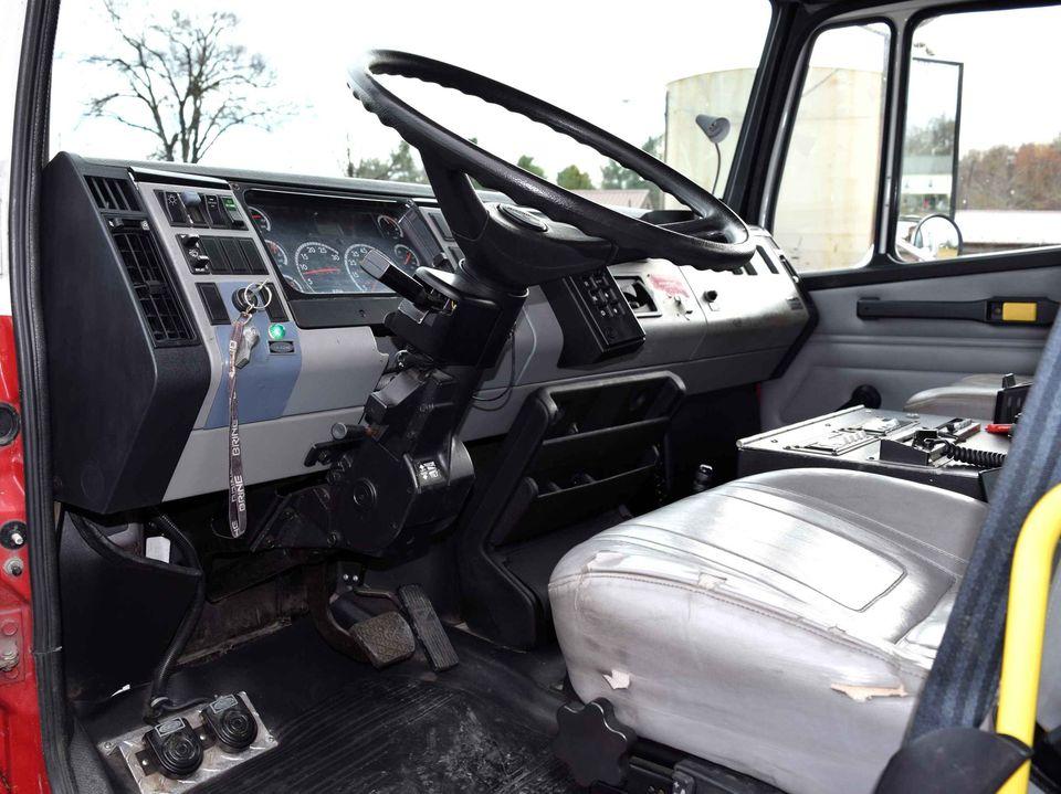 2001 Freightliner FL60 Salisbury Rescue - image 18