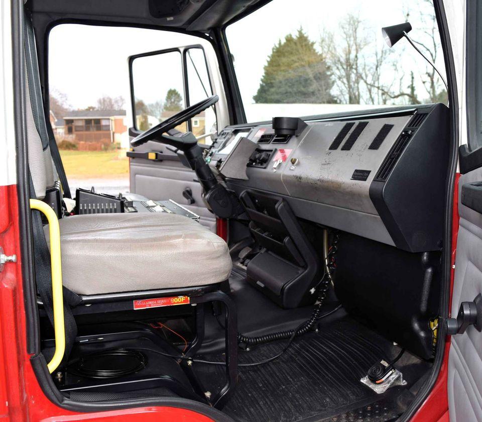 2001 Freightliner FL60 Salisbury Rescue - image 19