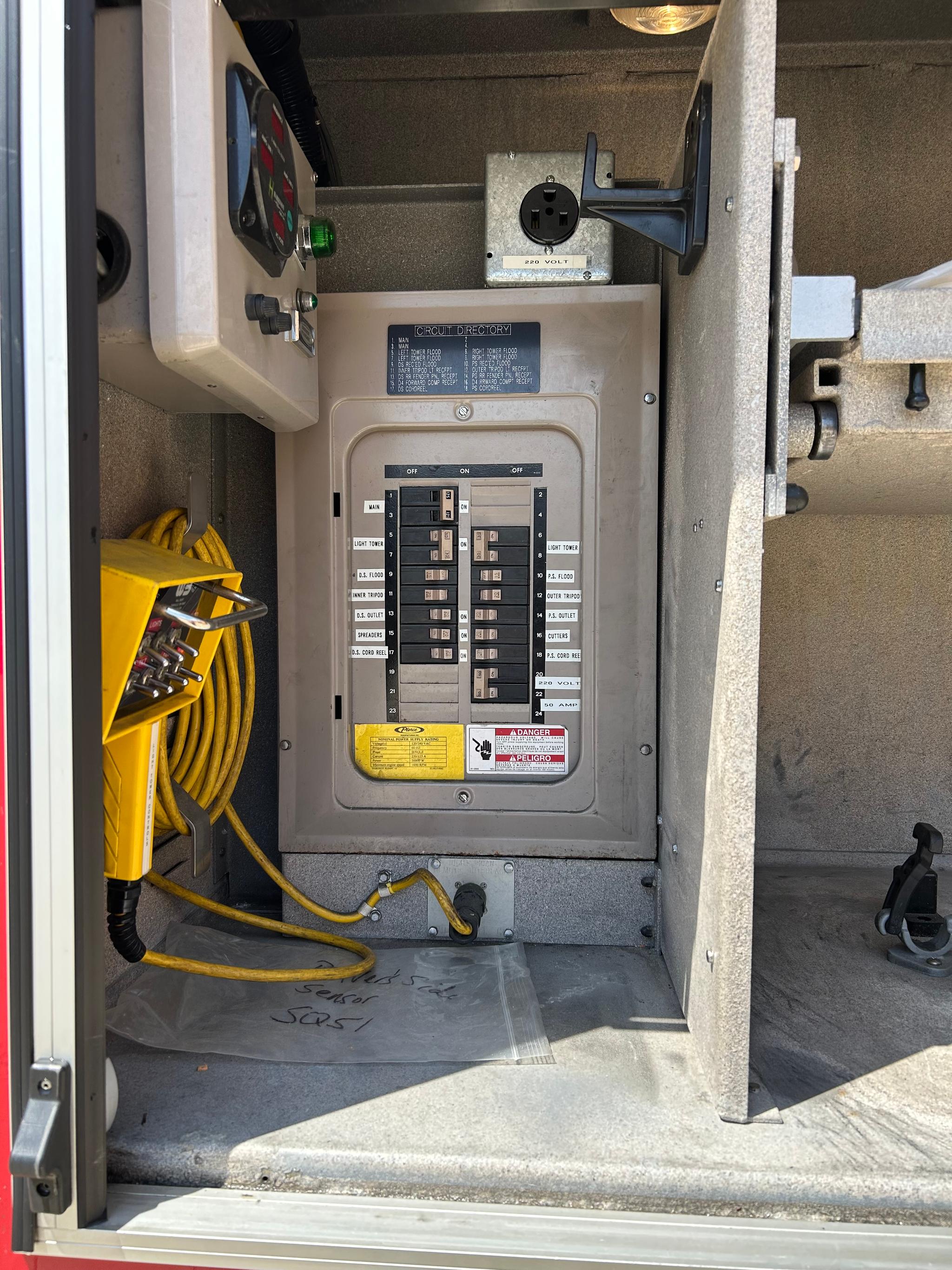 2002 Pierce Heavy Rescue - image 3