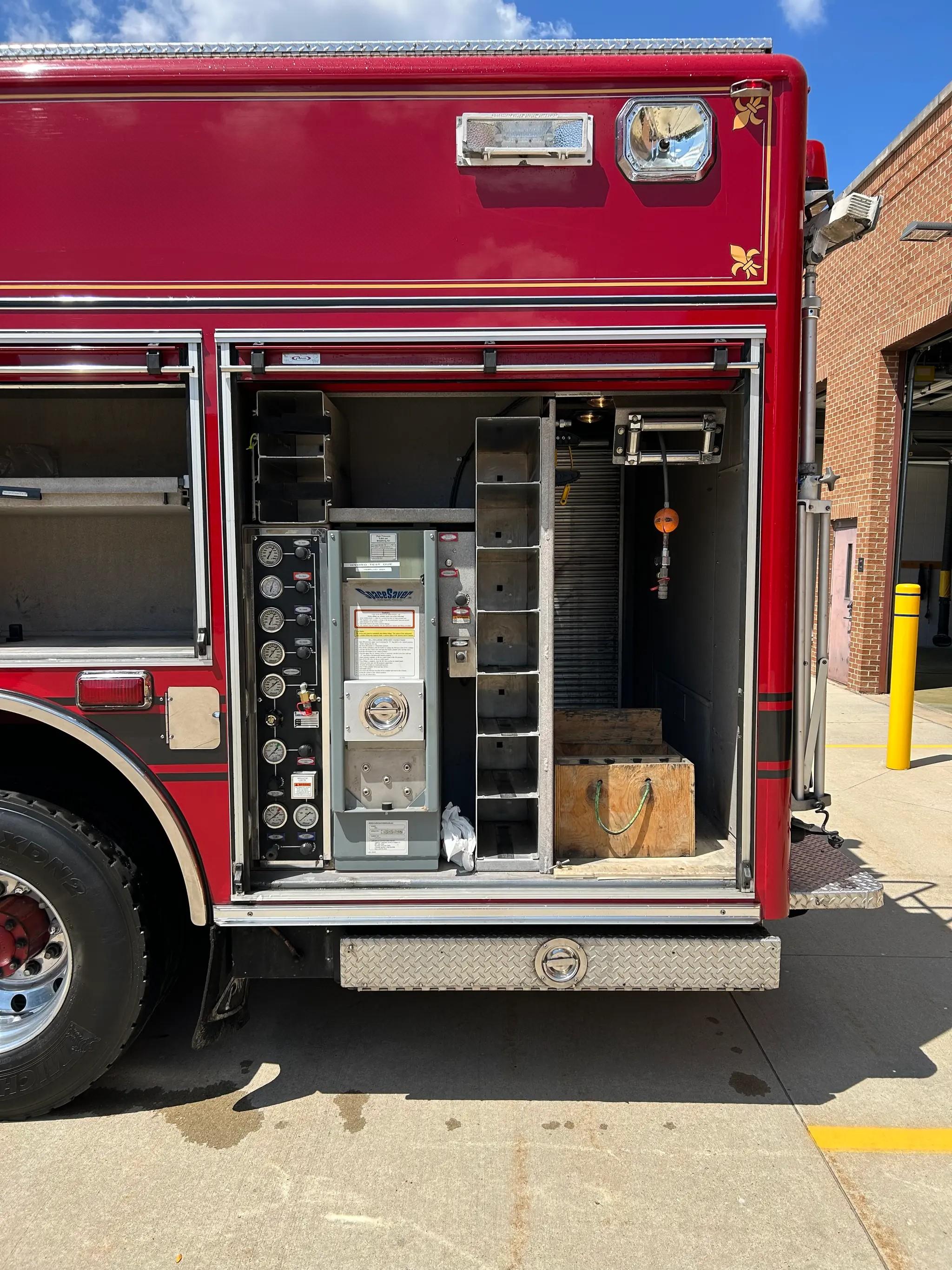 2002 Pierce Heavy Rescue - image 8