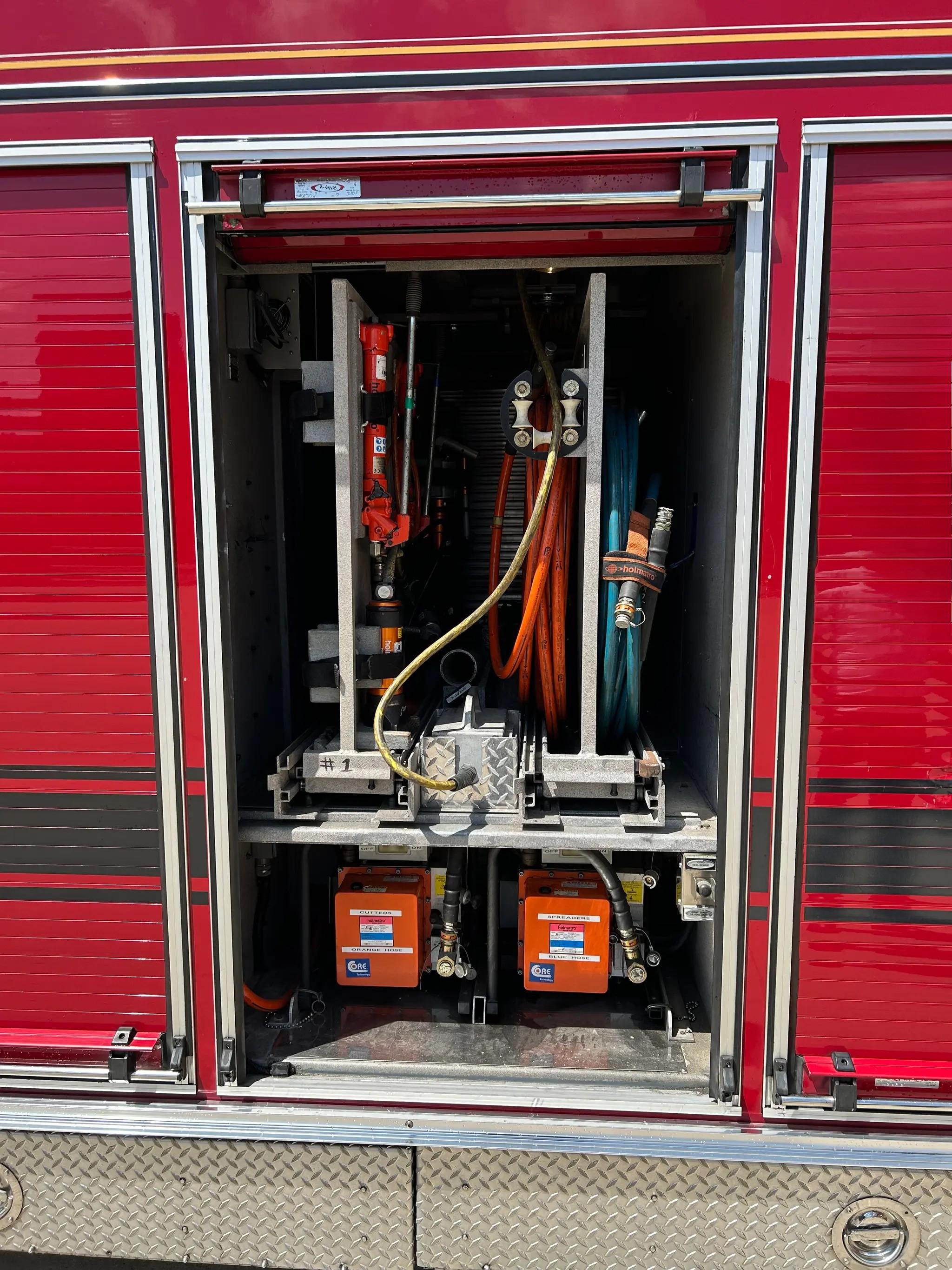 2002 Pierce Heavy Rescue - image 2