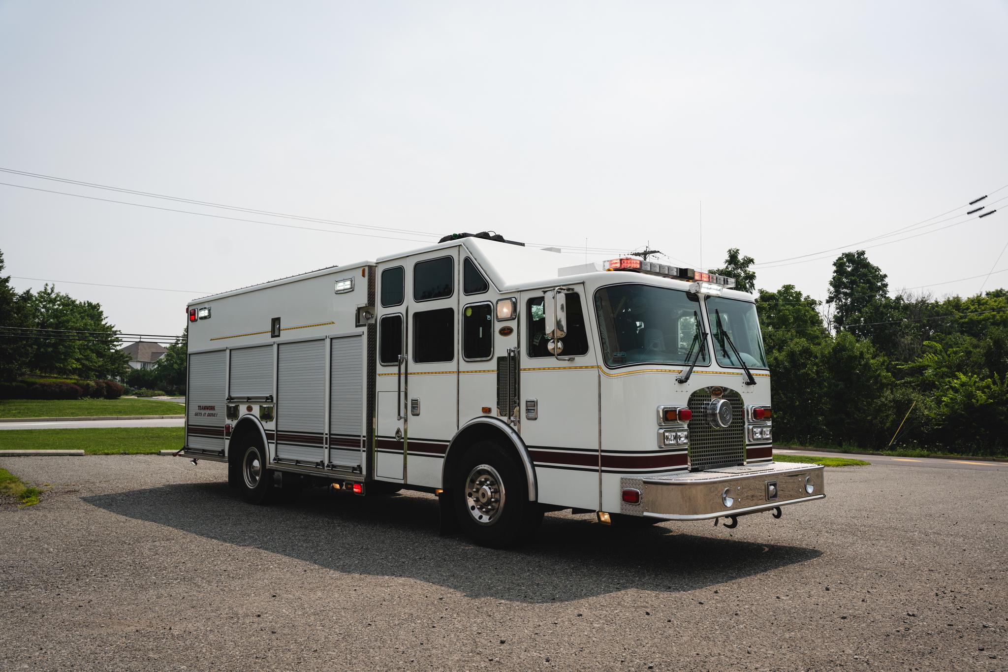 2000 KME Heavy Rescue - image 1