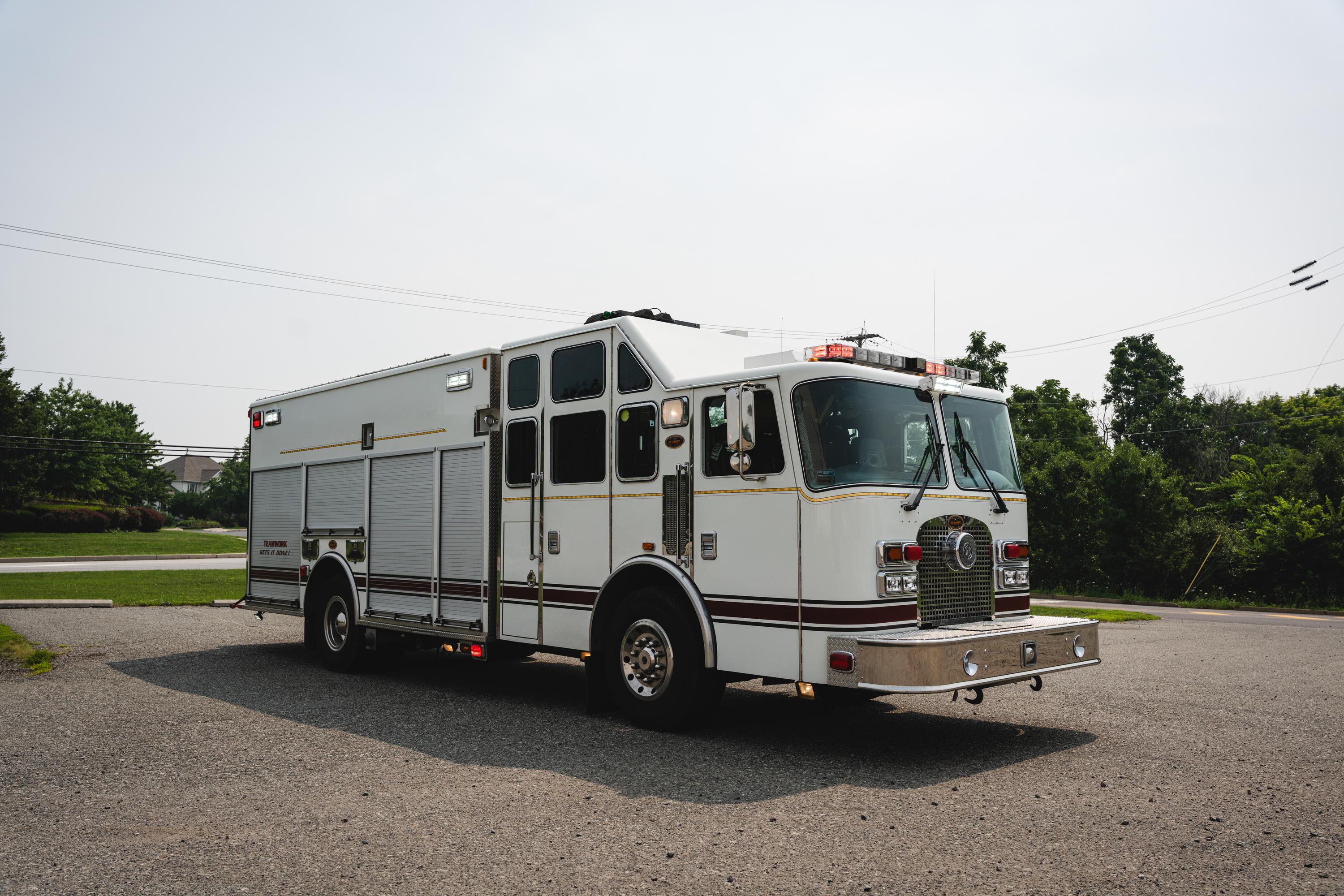 2000 KME Heavy Rescue - image 1