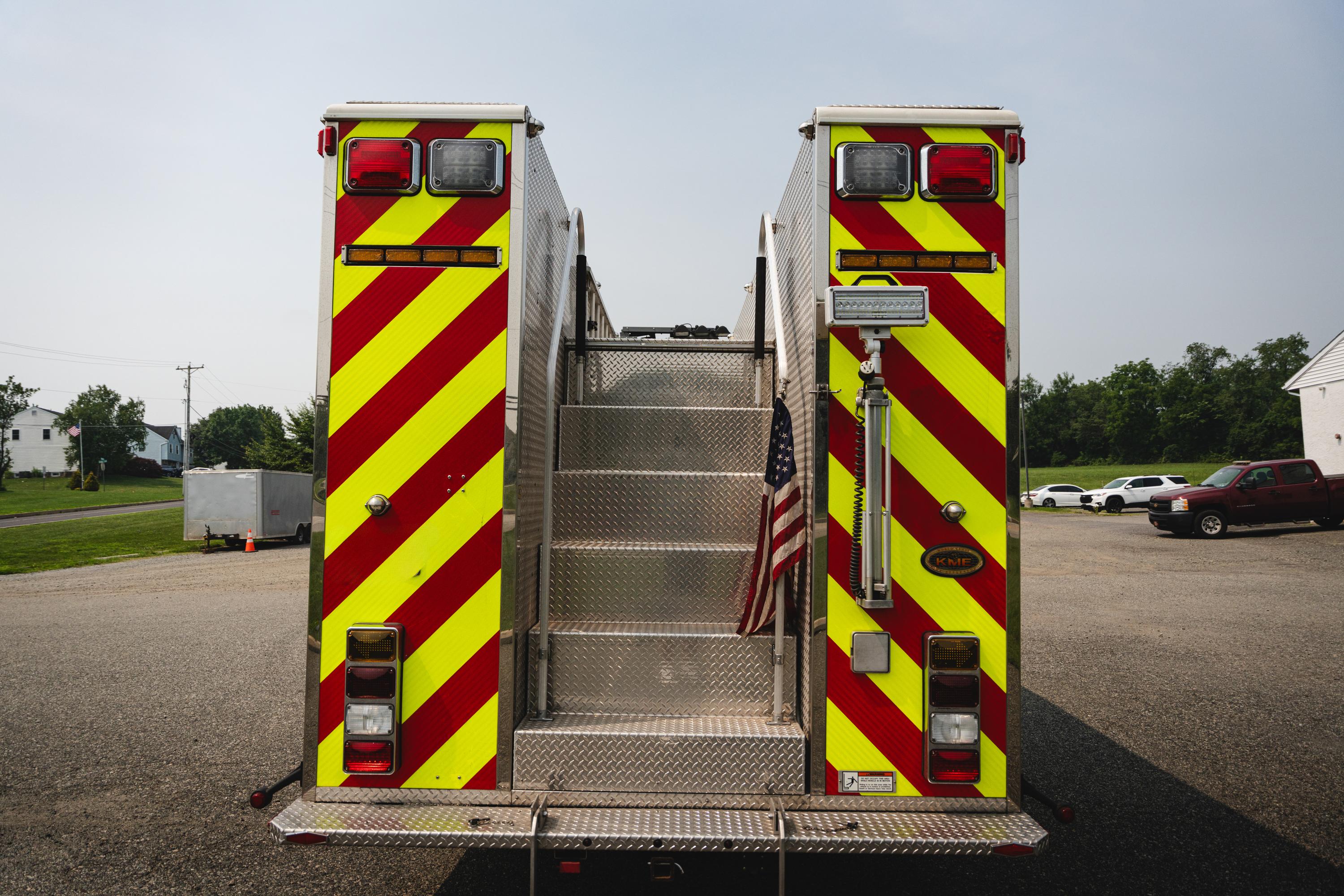 2000 KME Heavy Rescue - image 9