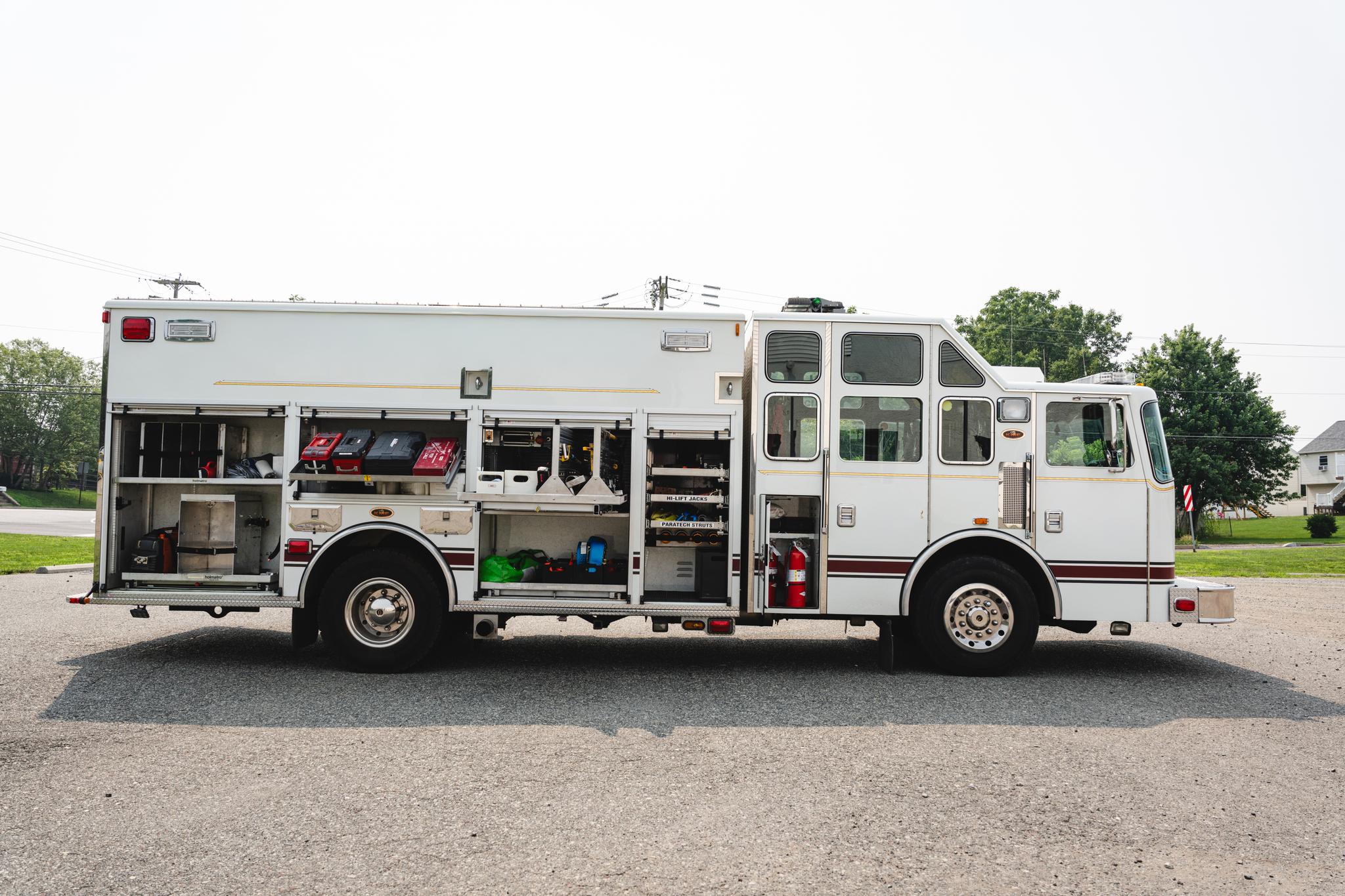 2000 KME Heavy Rescue - image 2