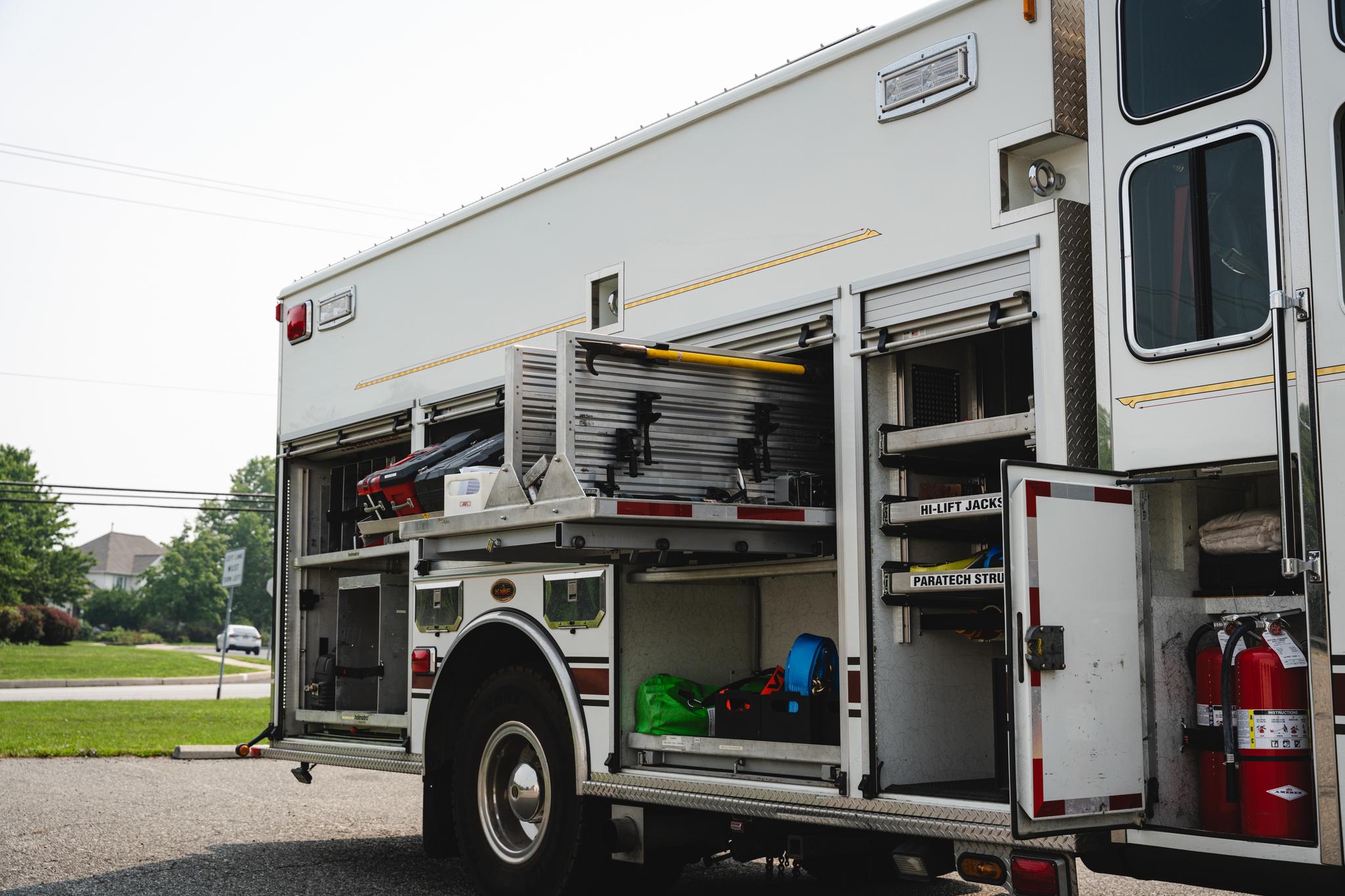 2000 KME Heavy Rescue - image 3