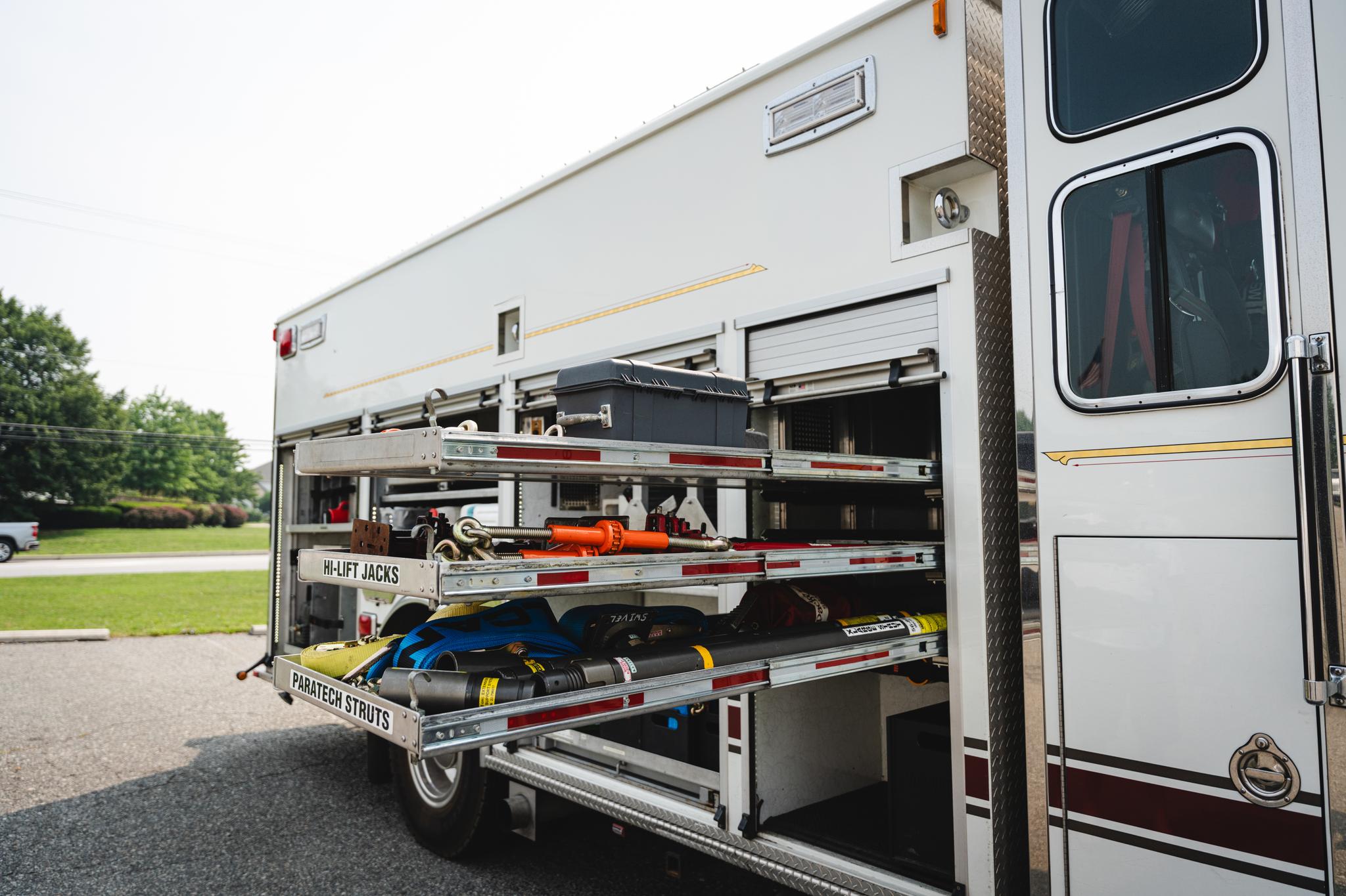 2000 KME Heavy Rescue - image 5