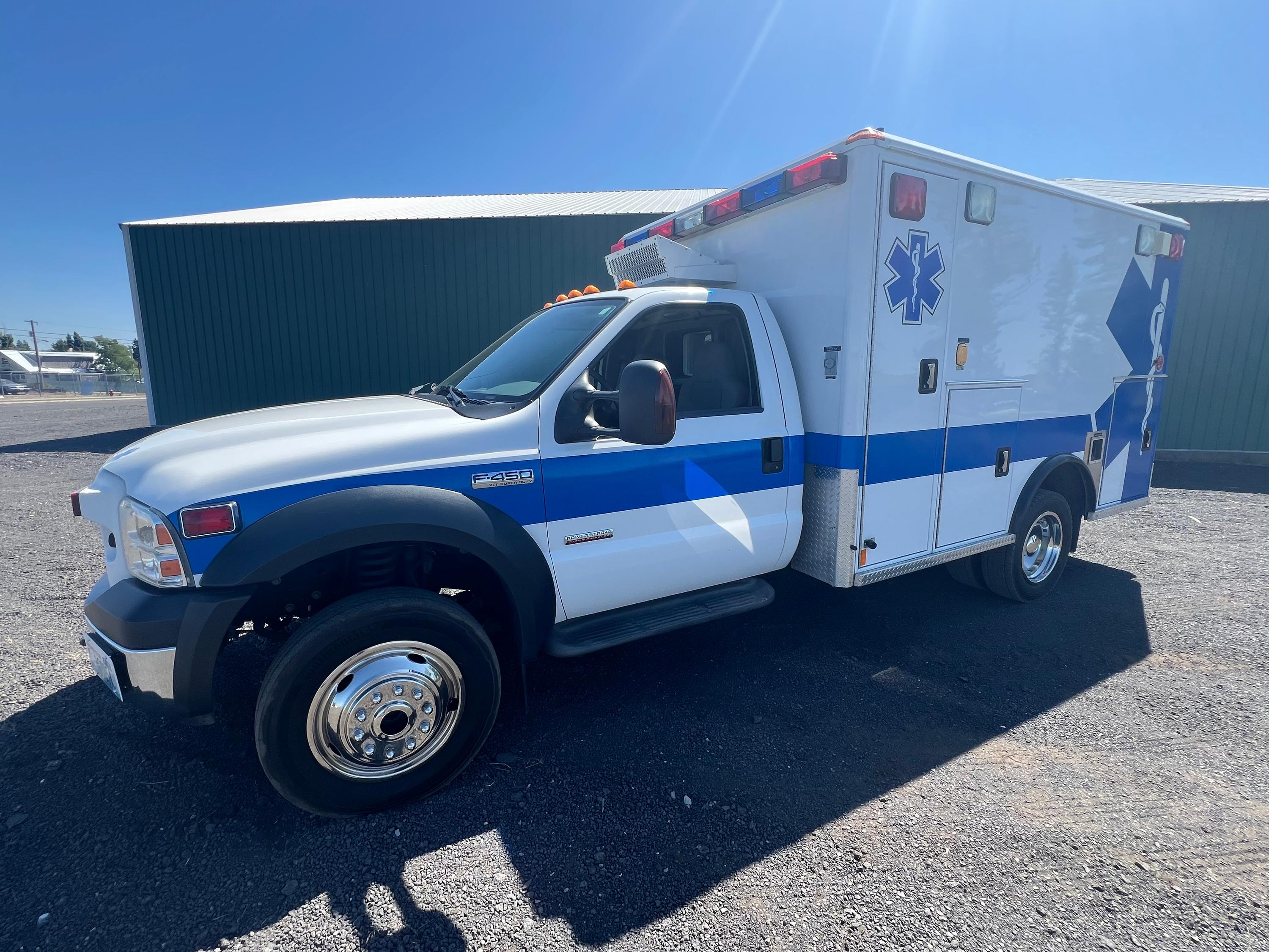 2006 Wheeled Coach Ford 4x4 Type I Ambulance - image 2