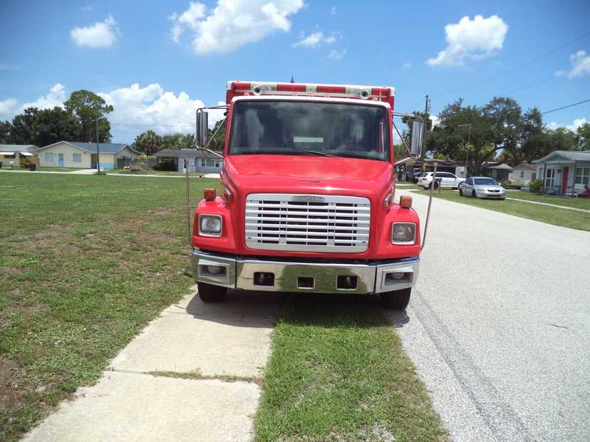 1995 Road Rescue Freightliner Type I Ambulance — photo 2