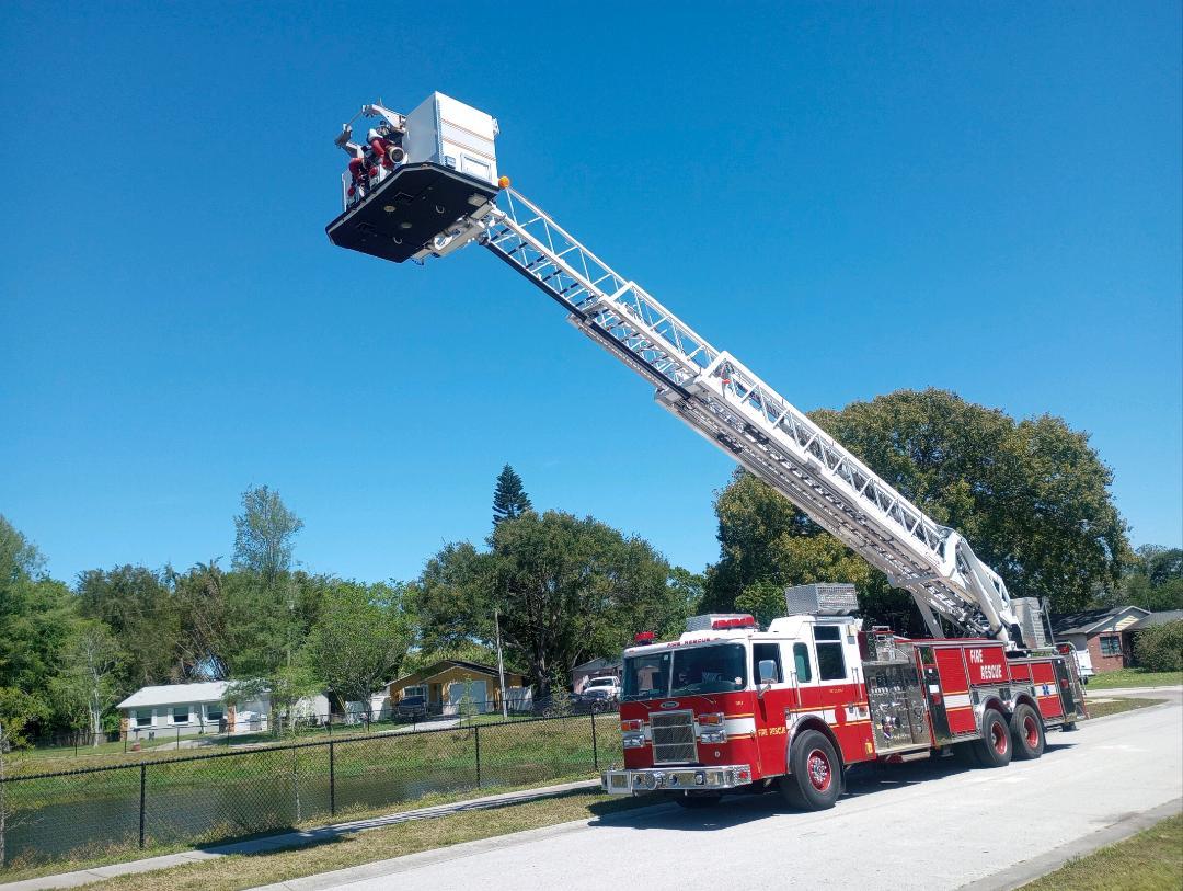 2003 Pierce Quint 100ft aerial ladder