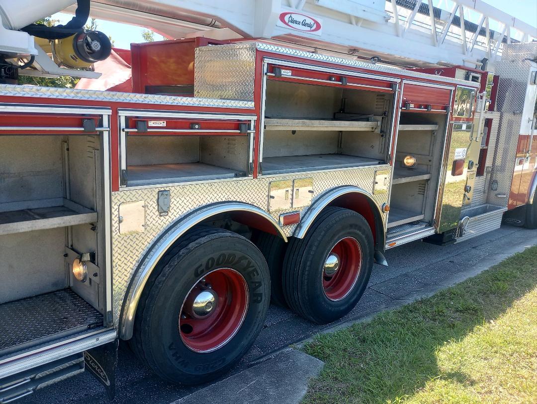 2003 Pierce Quint 100ft aerial ladder - image 2