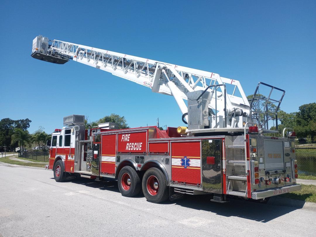 2003 Pierce Quint 100ft aerial ladder - image 3