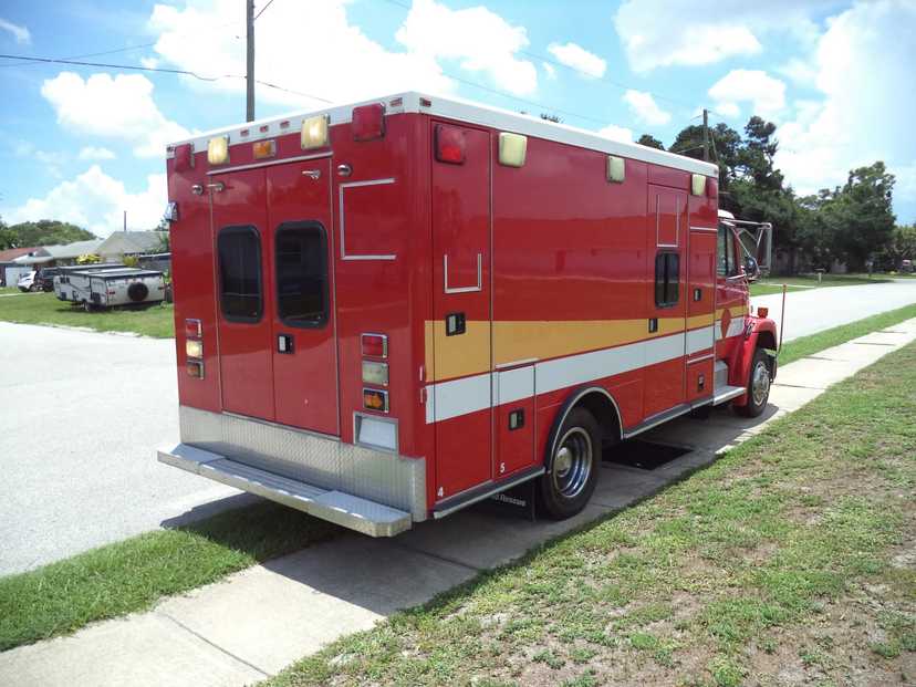 1995 Road Rescue Freightliner Type I Ambulance — photo 4