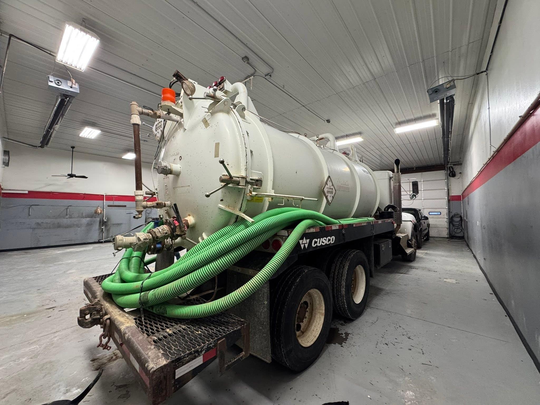 2013 Kenworth Cusco Septic - image 4