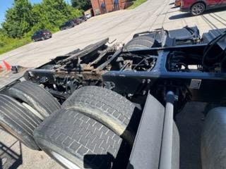 2019 Peterbilt 579 Semi - image 3