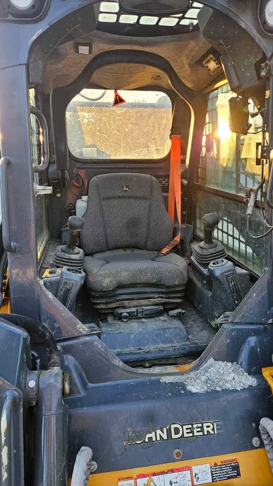 2025 John Deere 317G Skid Steer - image 7
