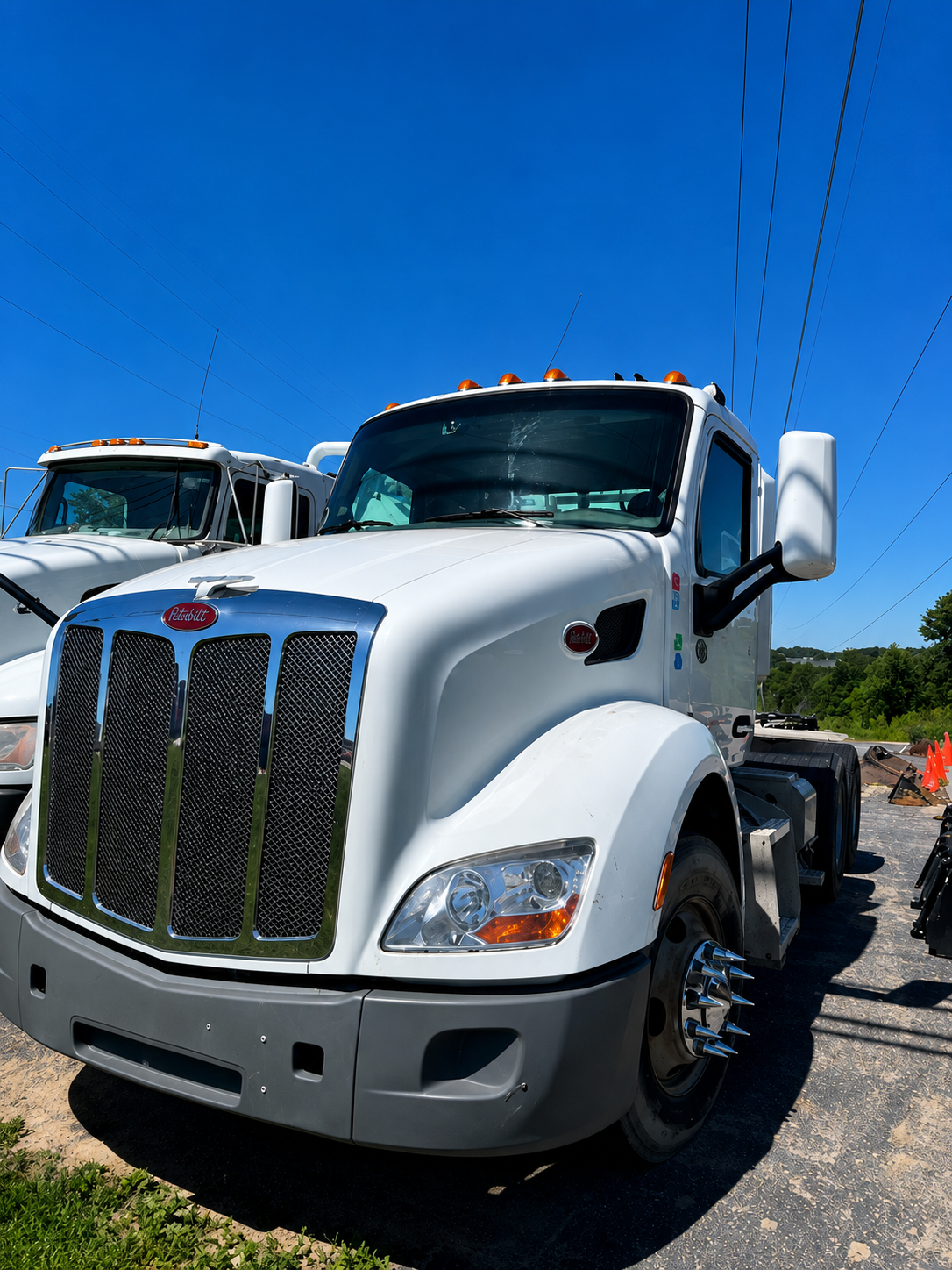 2019 Peterbilt 579 Semi - image 1