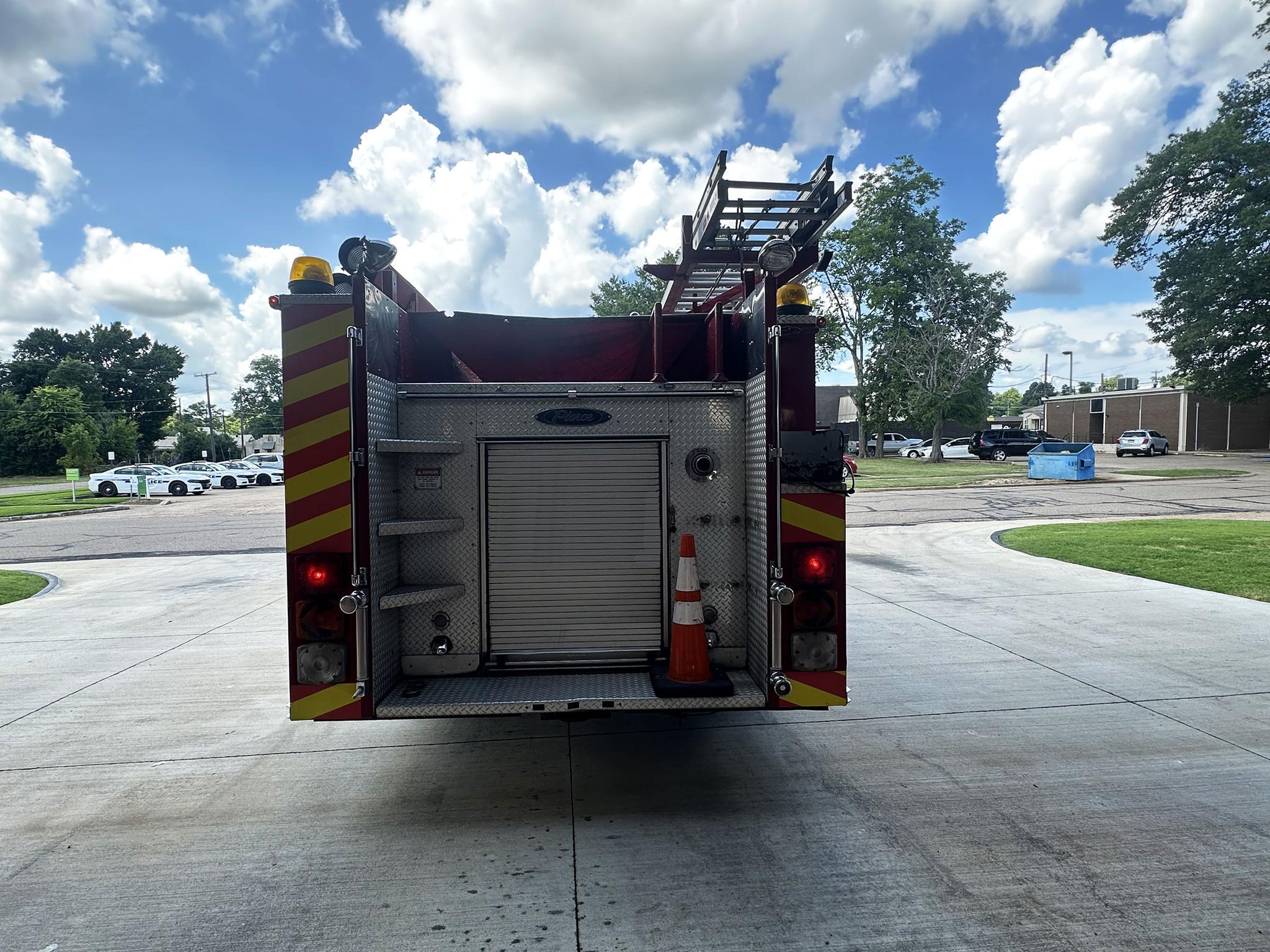 1996 Pierce Saber Pumper - image 4