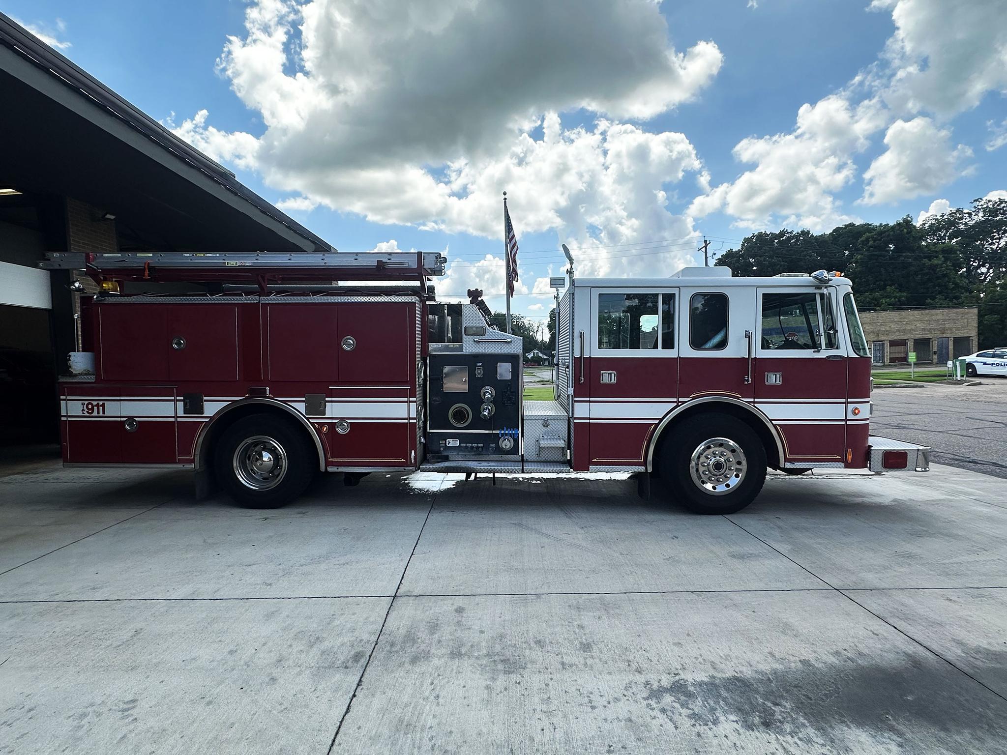 1996 Pierce Saber Pumper - image 3