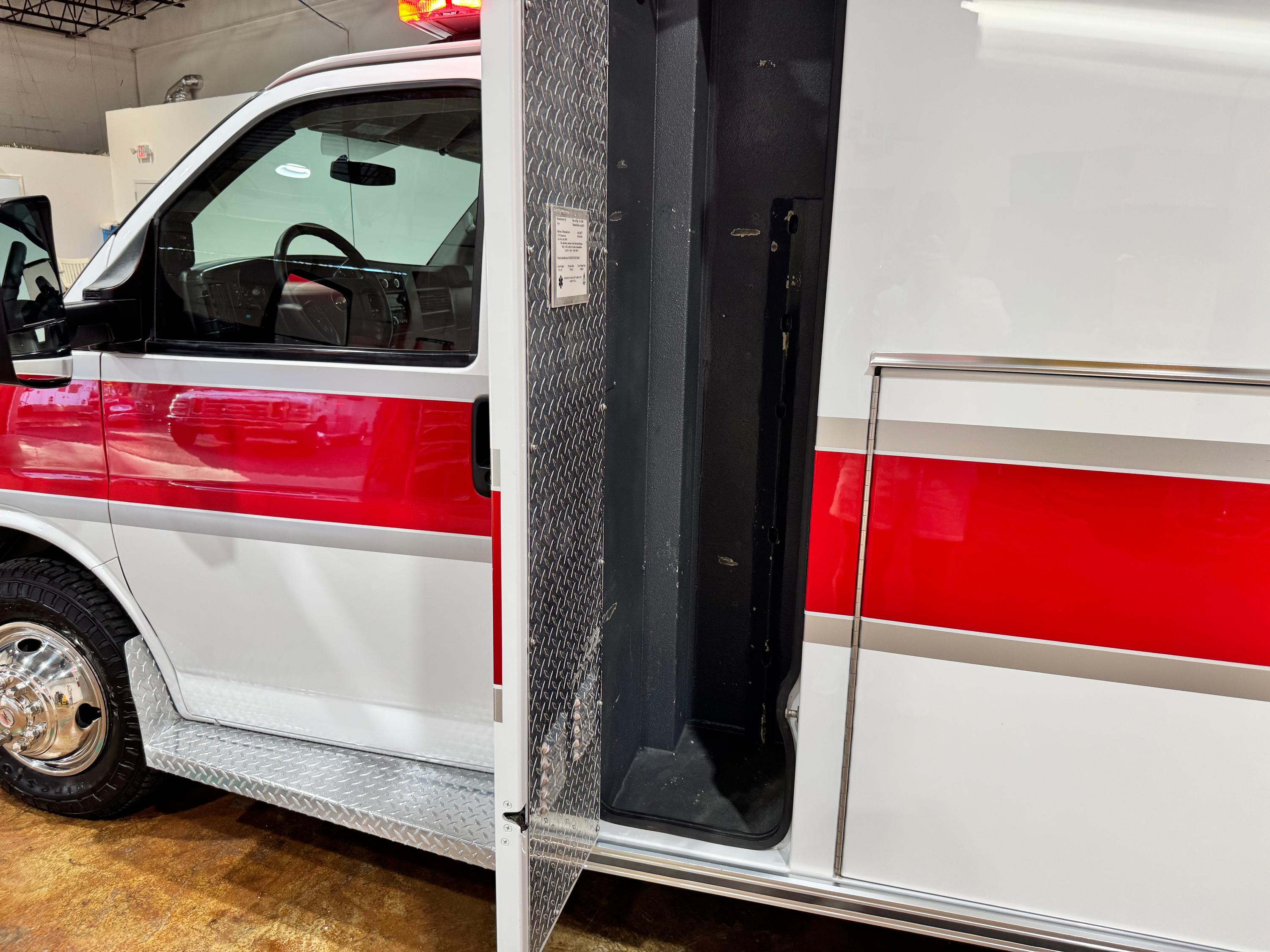 2015 Braun Chevrolet Type III Ambulance - image 7