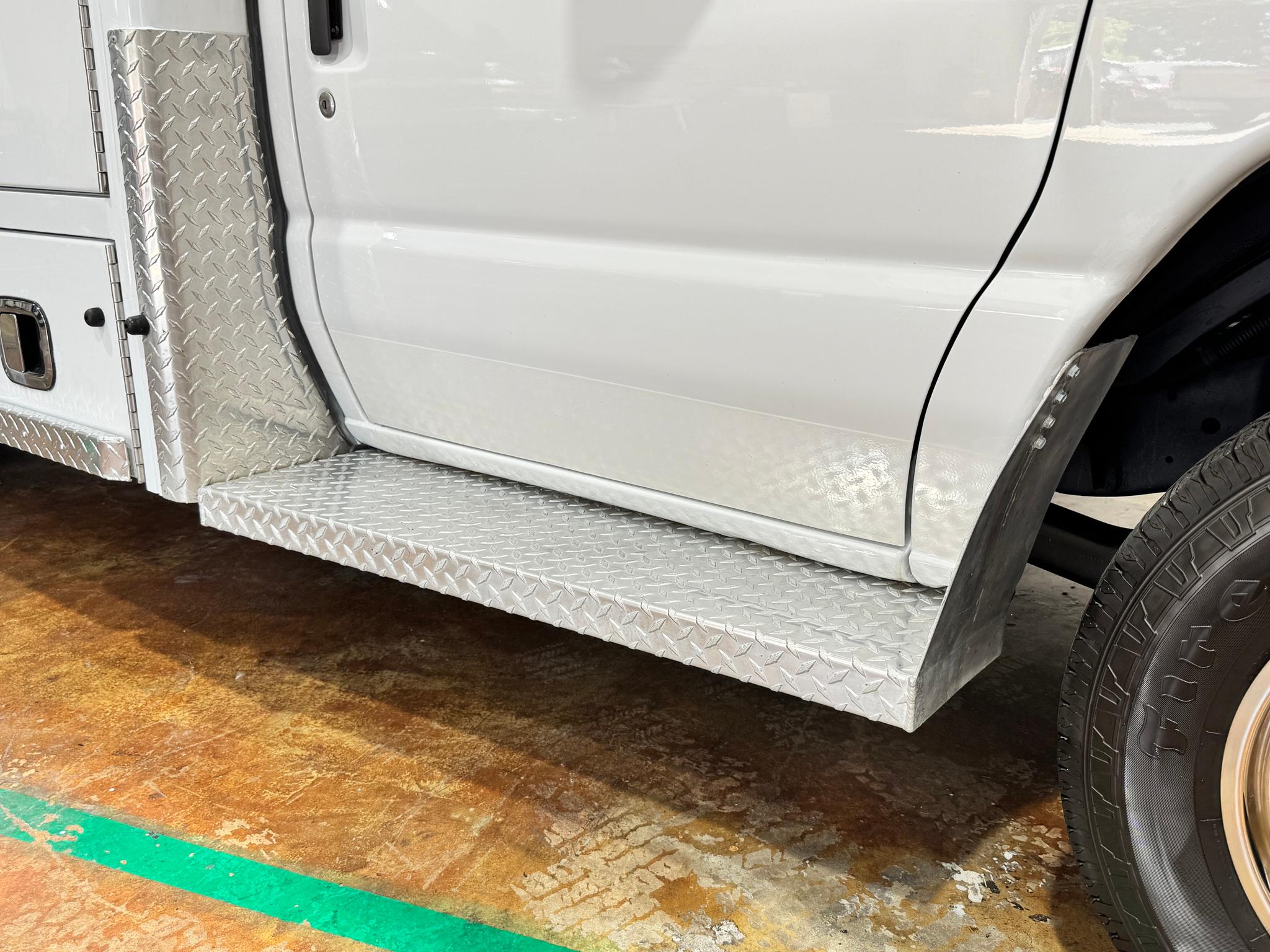 2017 Road Rescue Ford Type III Ambulance - image 4