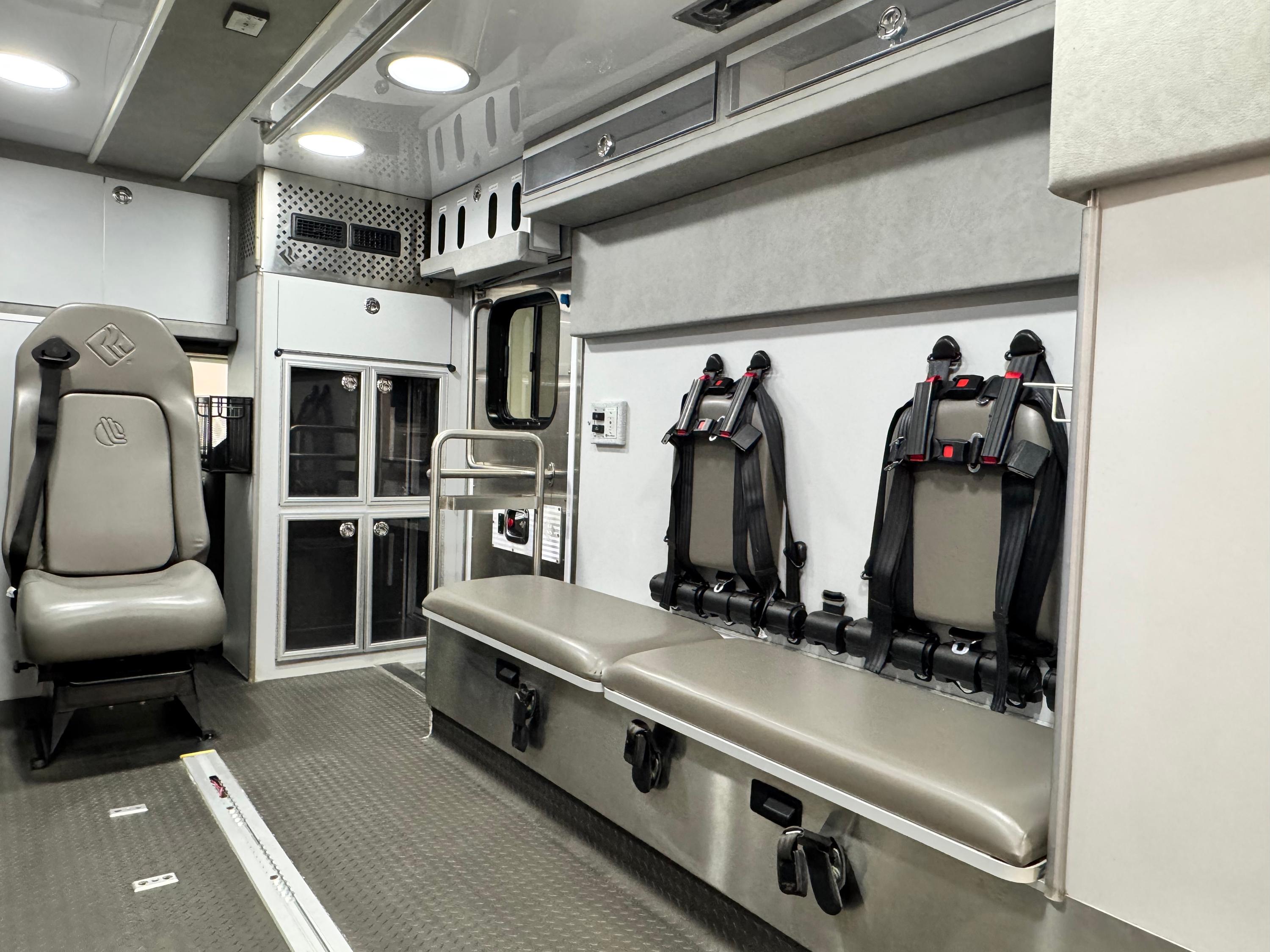 2017 Road Rescue Ford Type III Ambulance - image 11