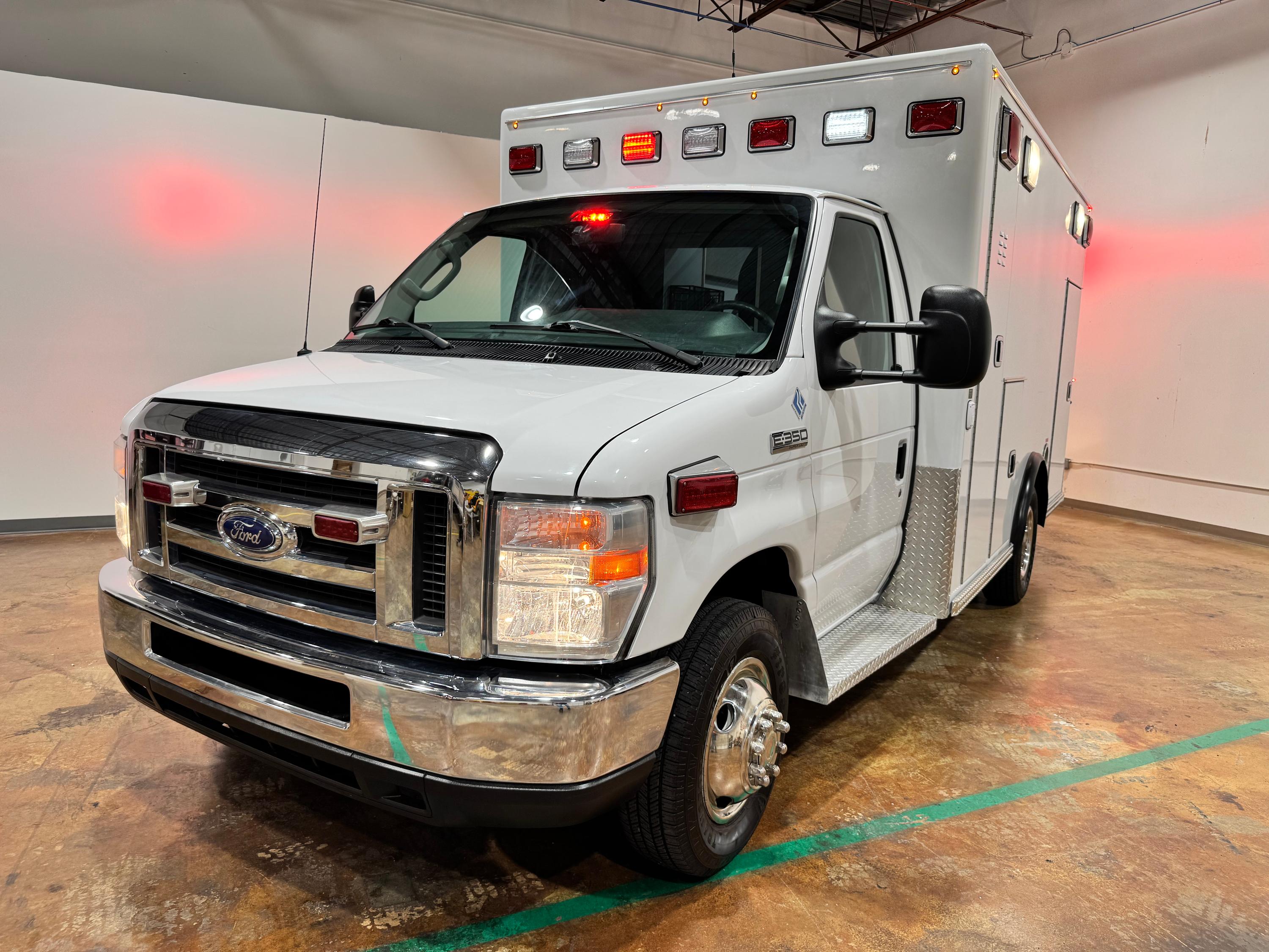 2017 Road Rescue Ford Type III Ambulance - image 37
