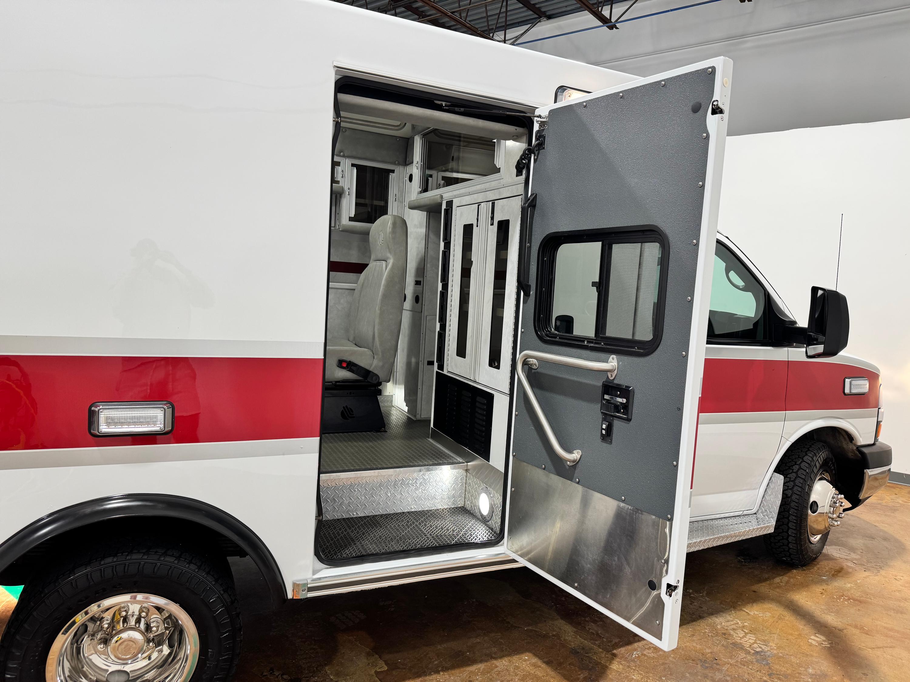 2015 Braun Chevrolet Type III Ambulance - image 17