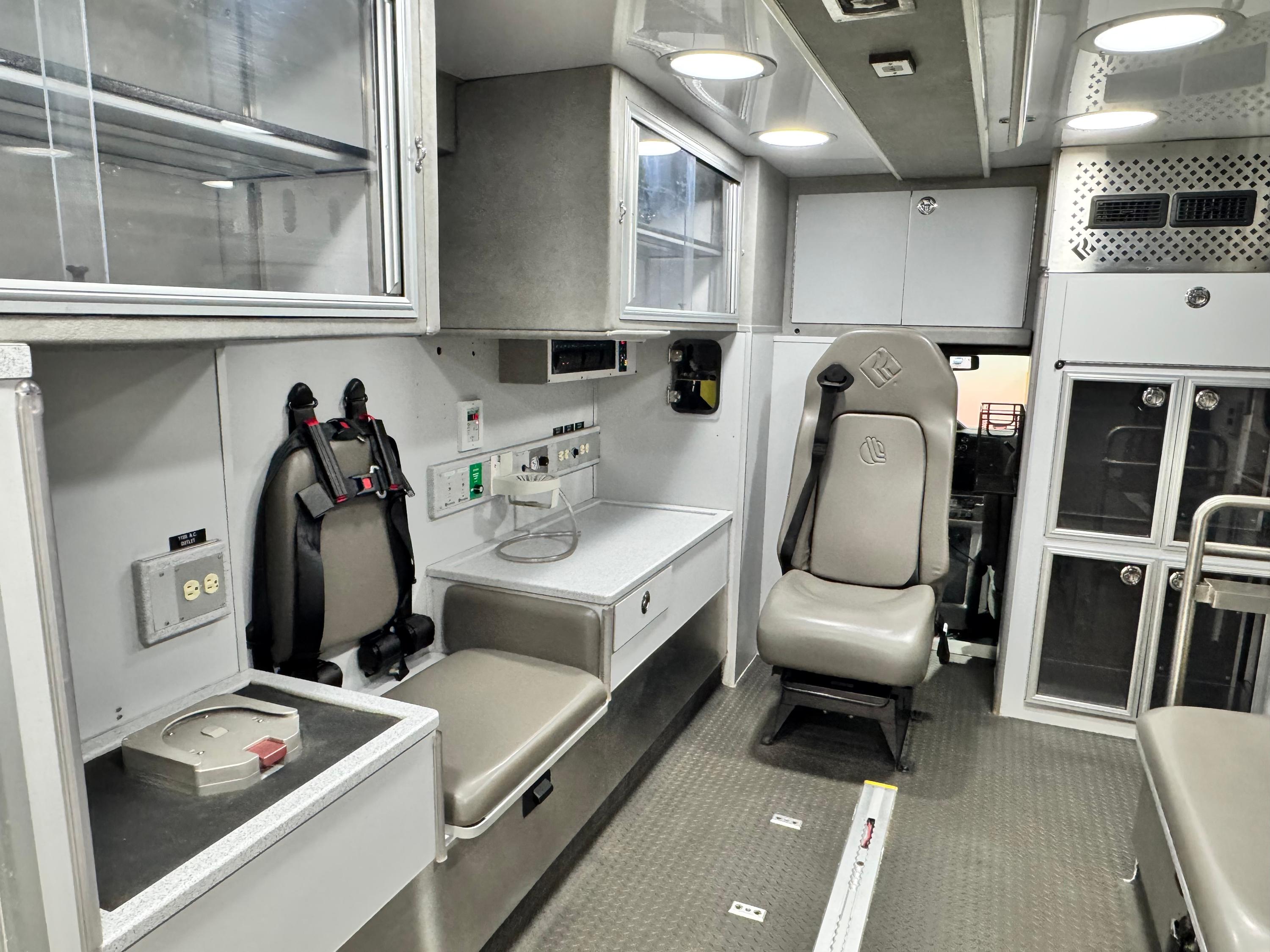 2017 Road Rescue Ford Type III Ambulance - image 16