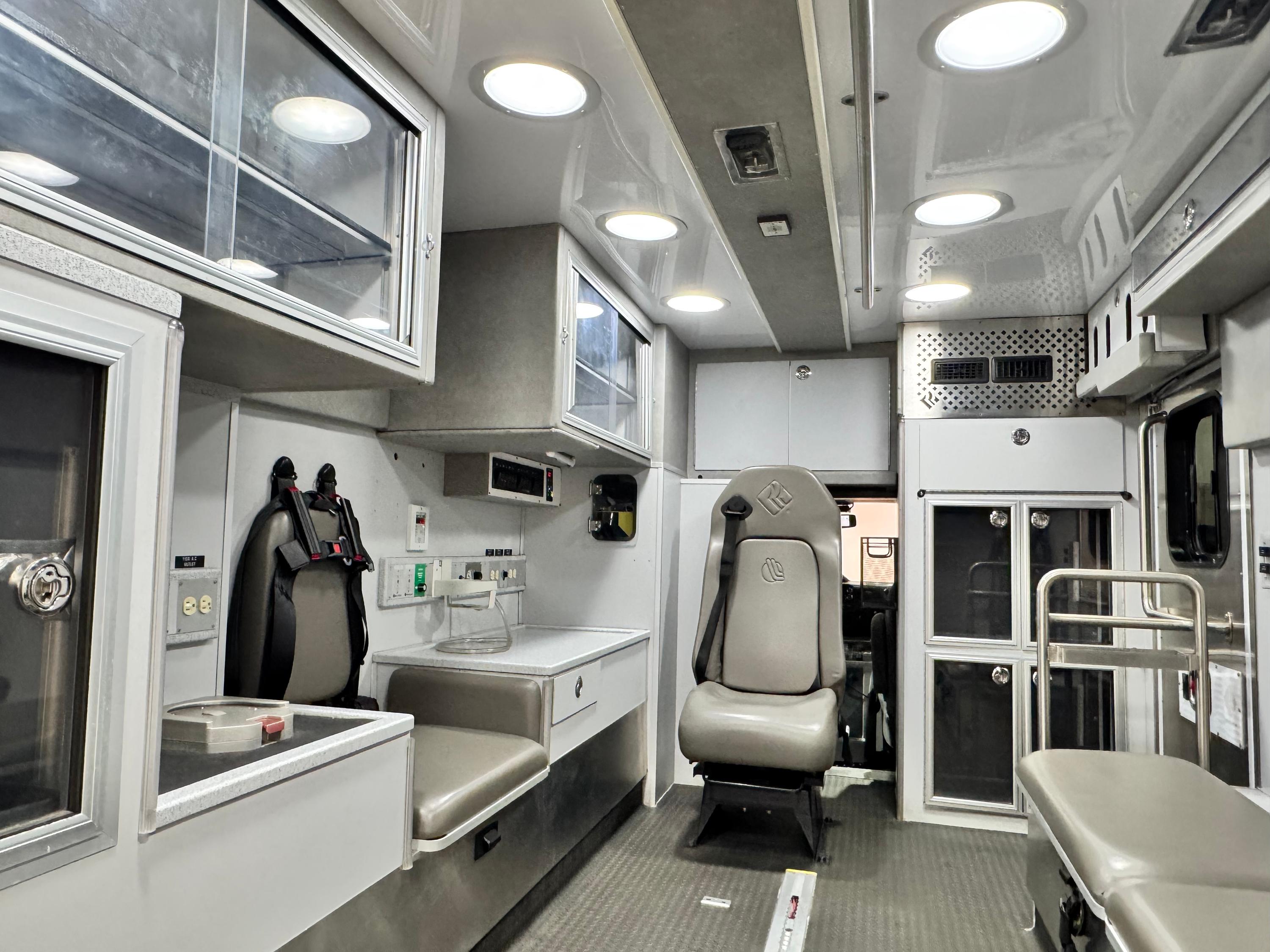 2017 Road Rescue Ford Type III Ambulance - image 13