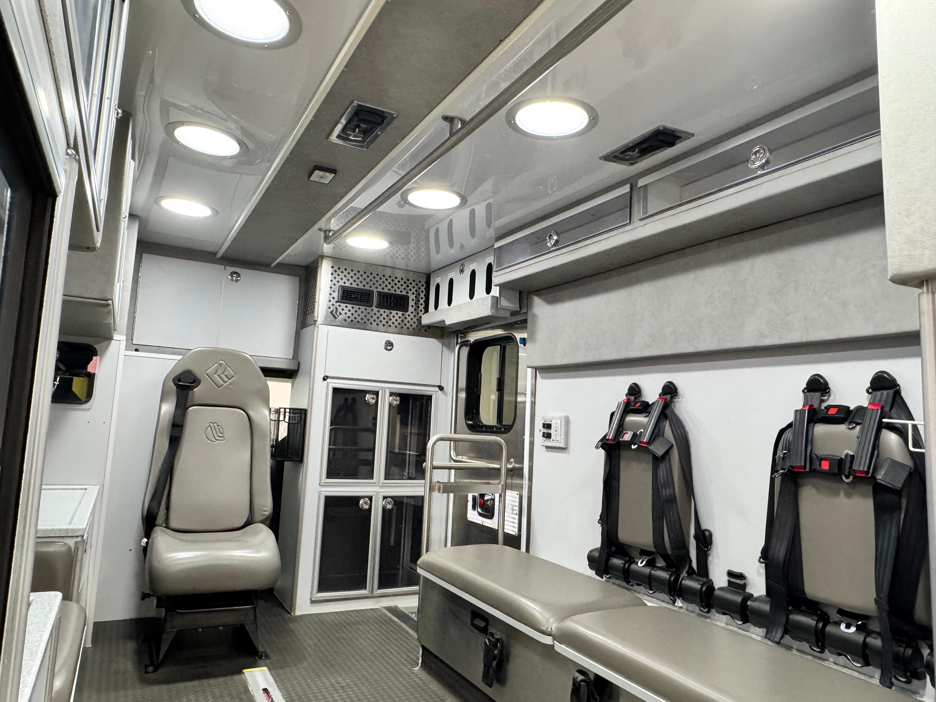 2017 Road Rescue Ford Type III Ambulance - image 12