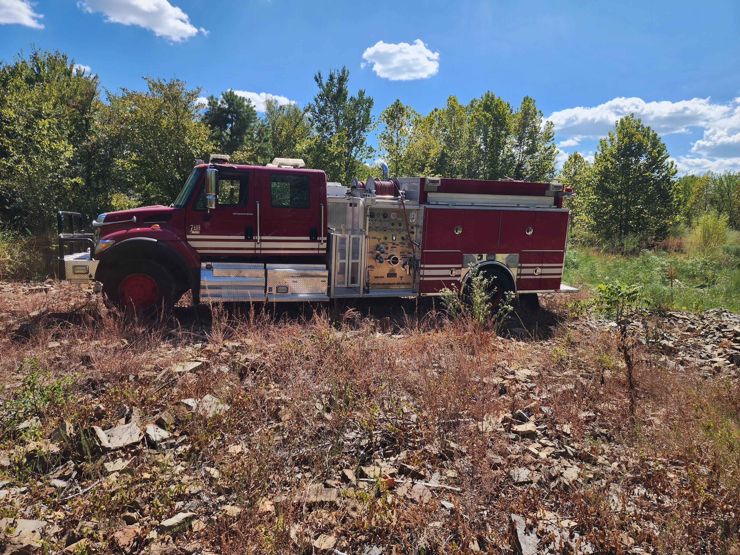 2007 International 7400 4x4 Pumper - image 3