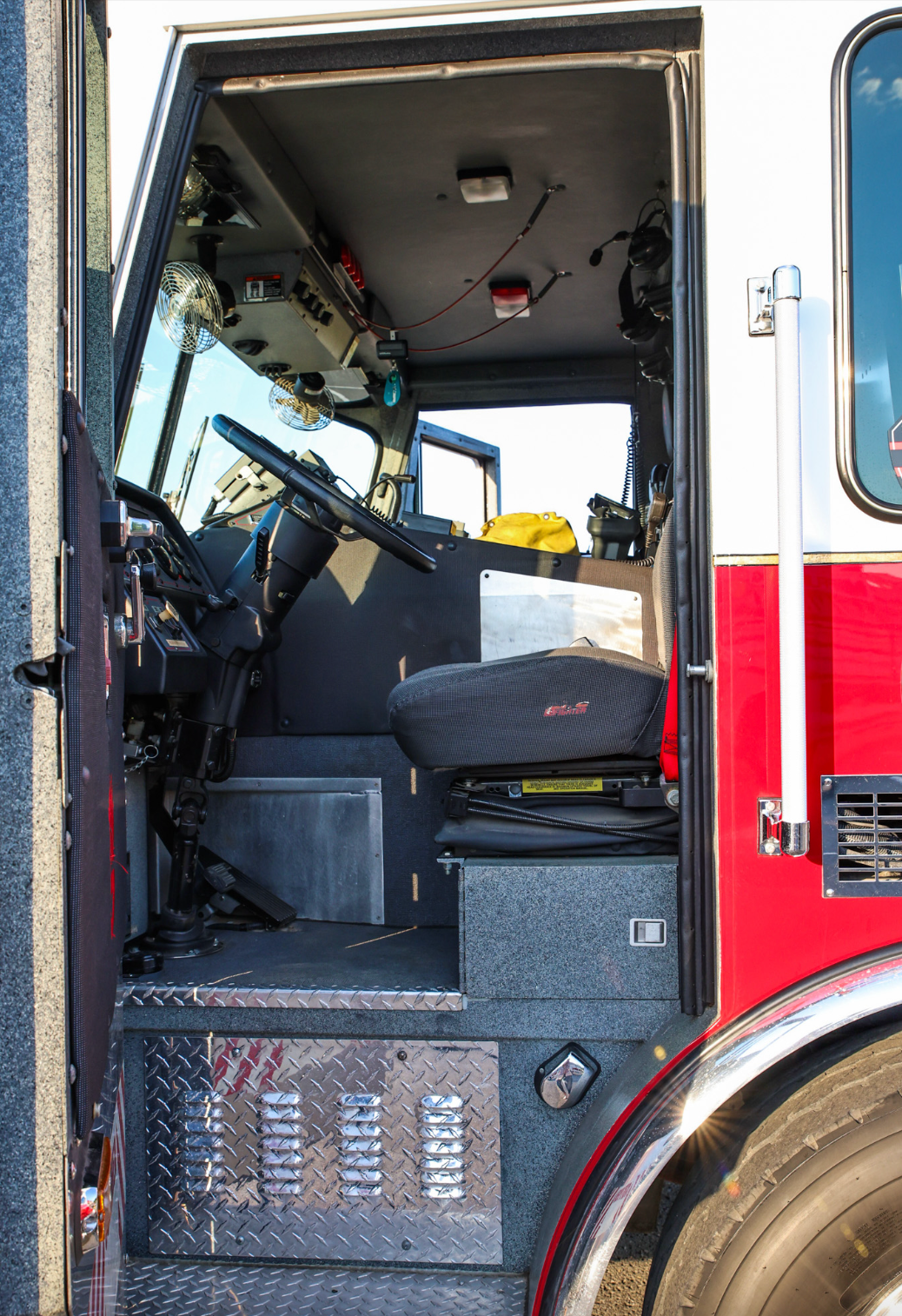 2005 Sutphen Monarch Pumper 2000/1000 - image 10