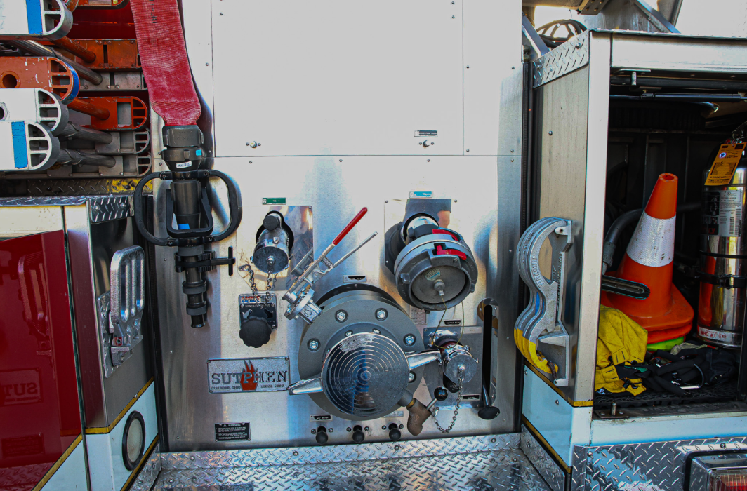 1999 Sutphen Tower 70' Platform - image 35