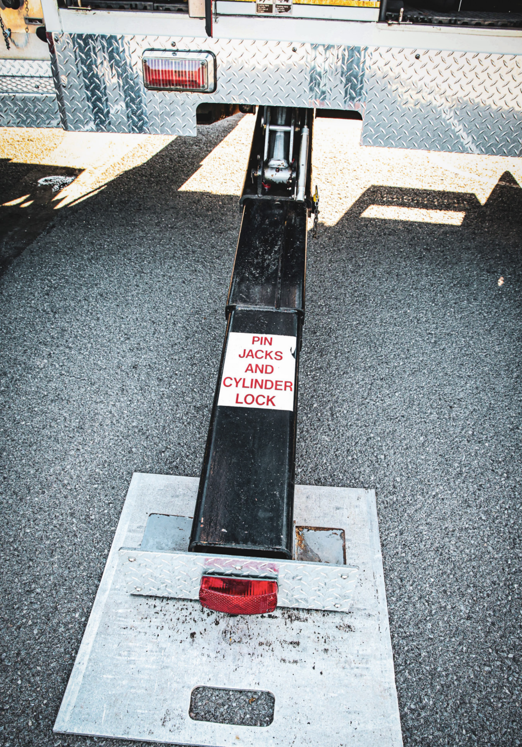 1999 Sutphen Tower 70' Platform - image 30