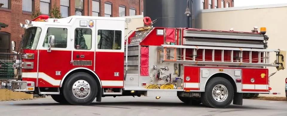 2005 Sutphen Monarch Pumper 2000/1000 - image 3