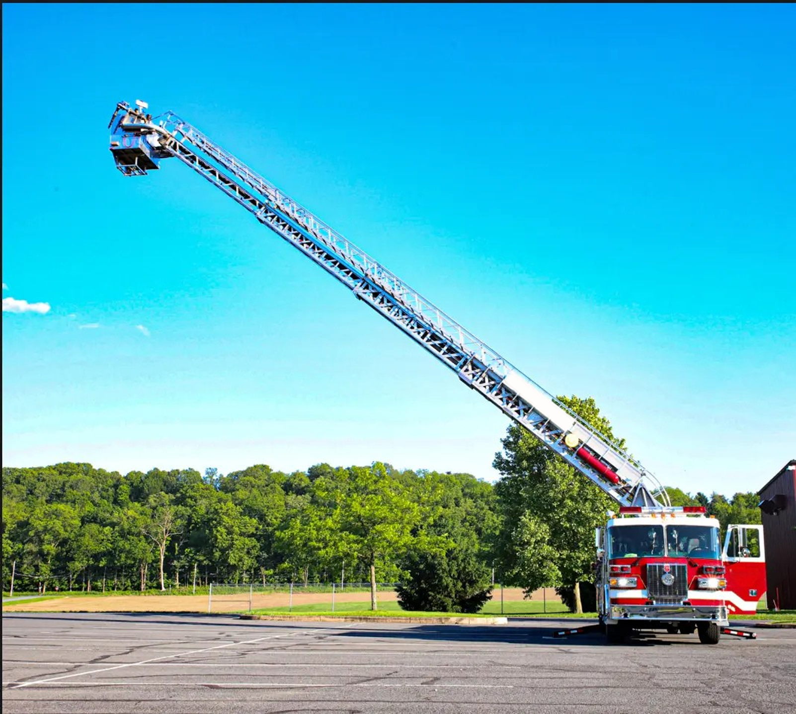 1999 Sutphen Tower 70' Platform - image 11