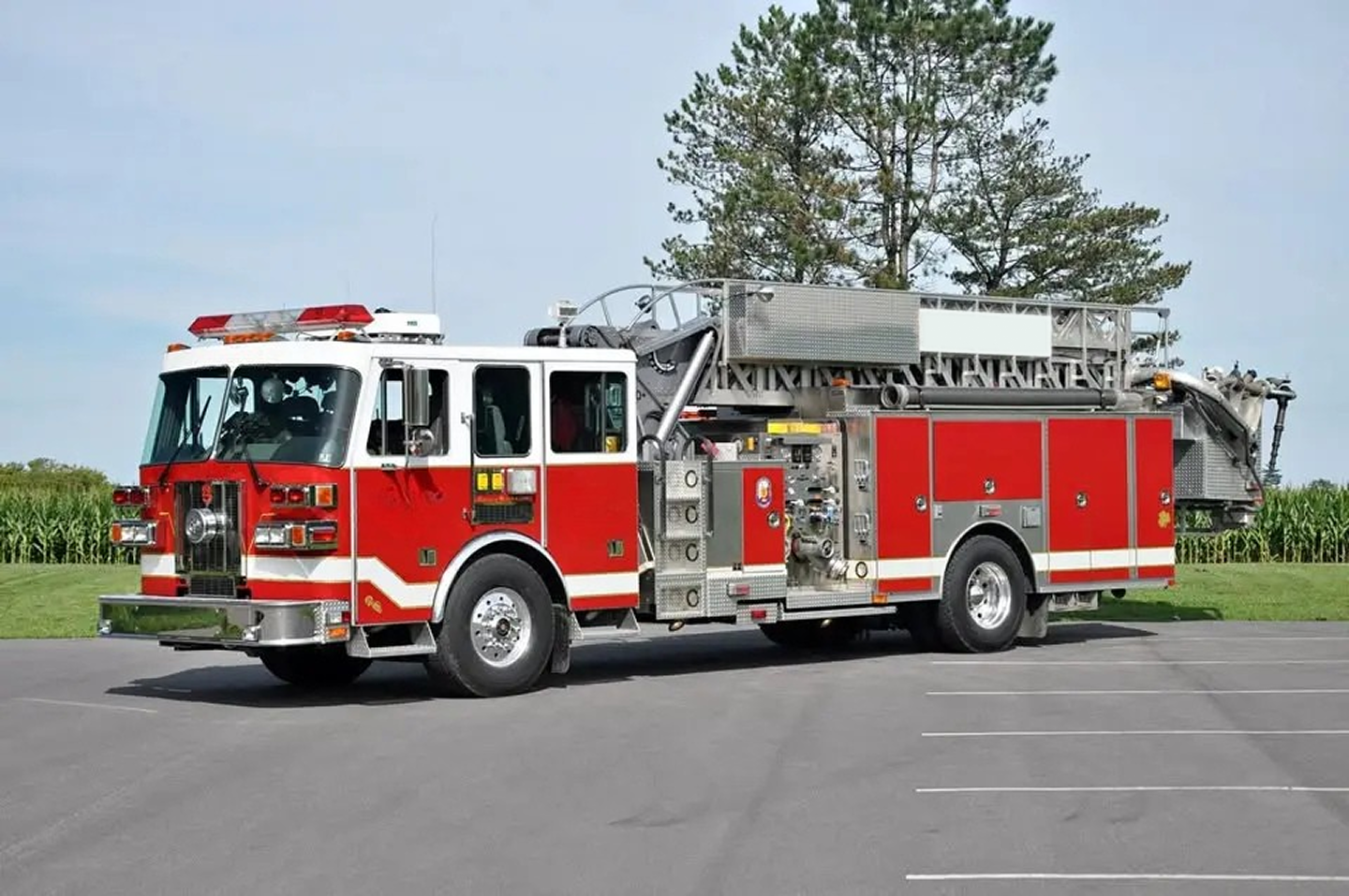 1999 Sutphen Tower 70' Platform - image 1