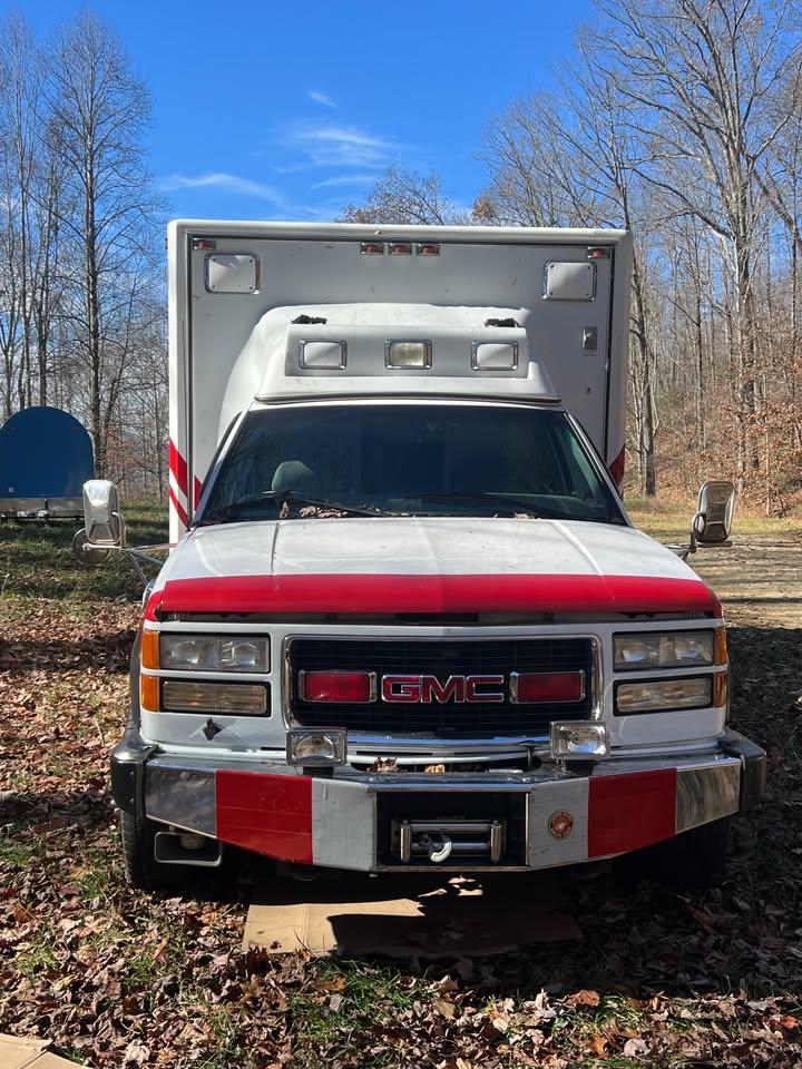 1997 GMC 4X4 Type III Ambulance