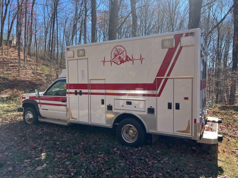 1997 GMC 4X4 Type III Ambulance - image 6