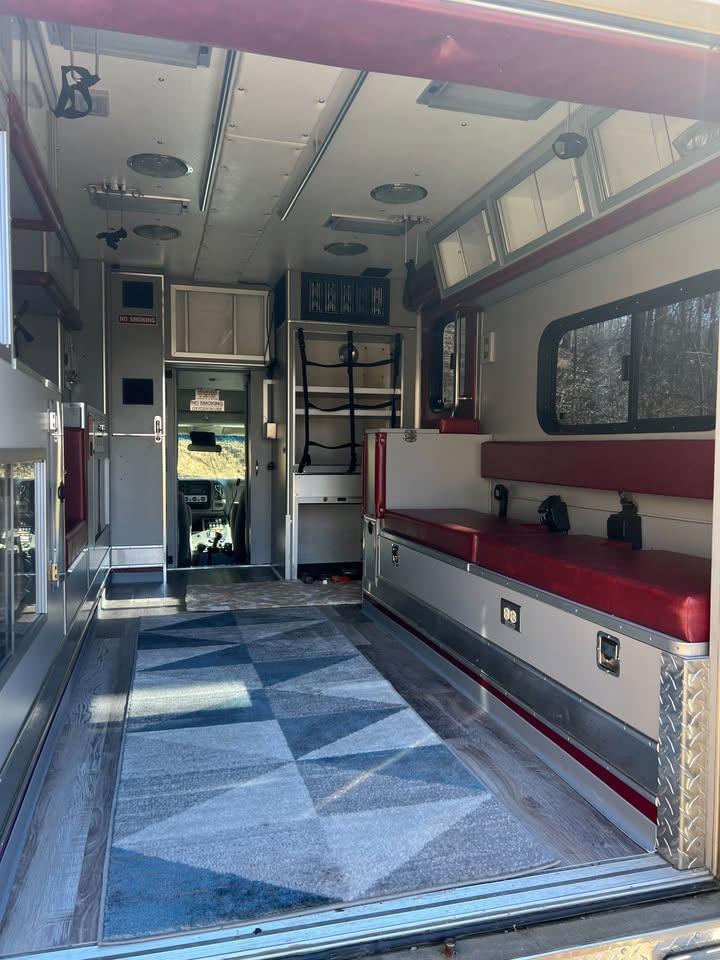 1997 GMC 4X4 Type III Ambulance - image 7