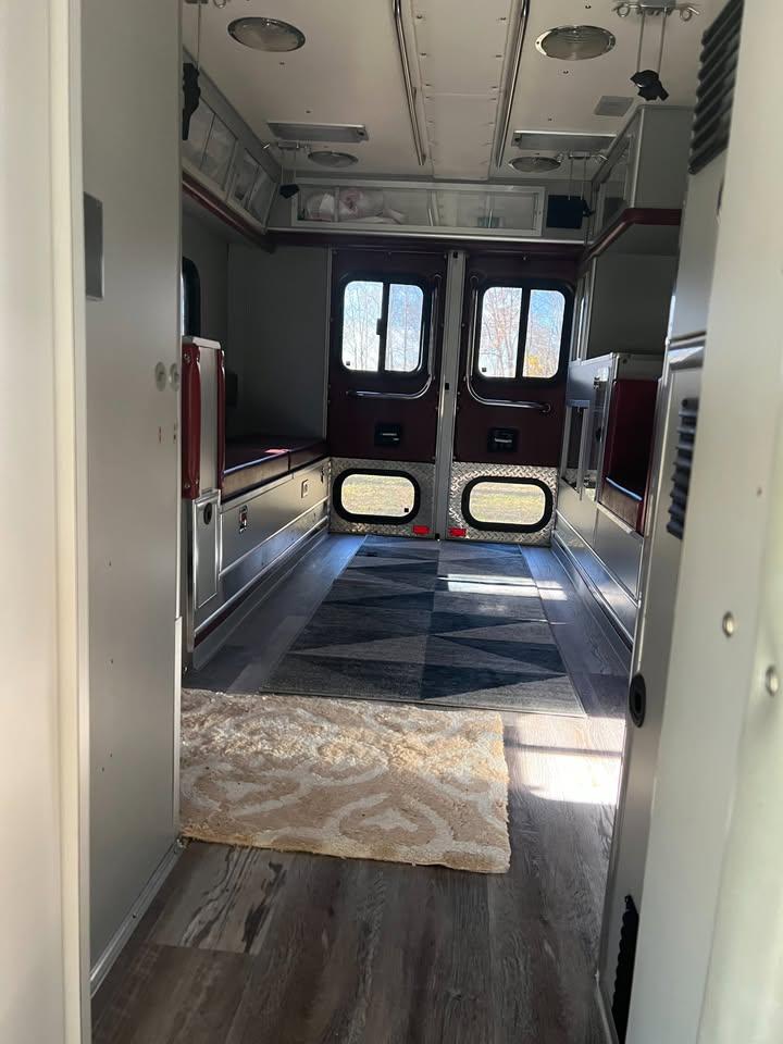 1997 GMC 4X4 Type III Ambulance - image 12