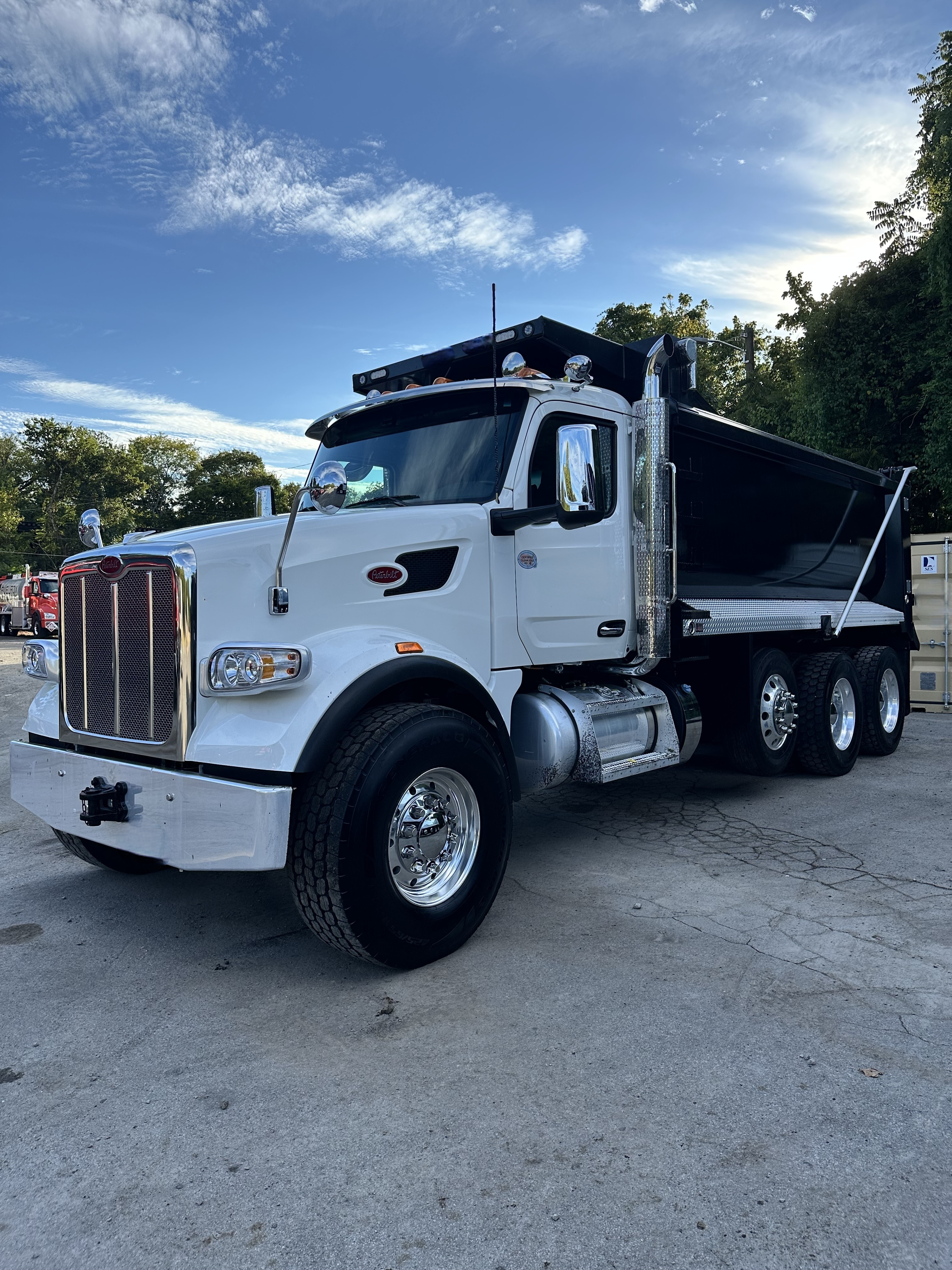 2025 Peterbilt 567 Dump Truck - image 1