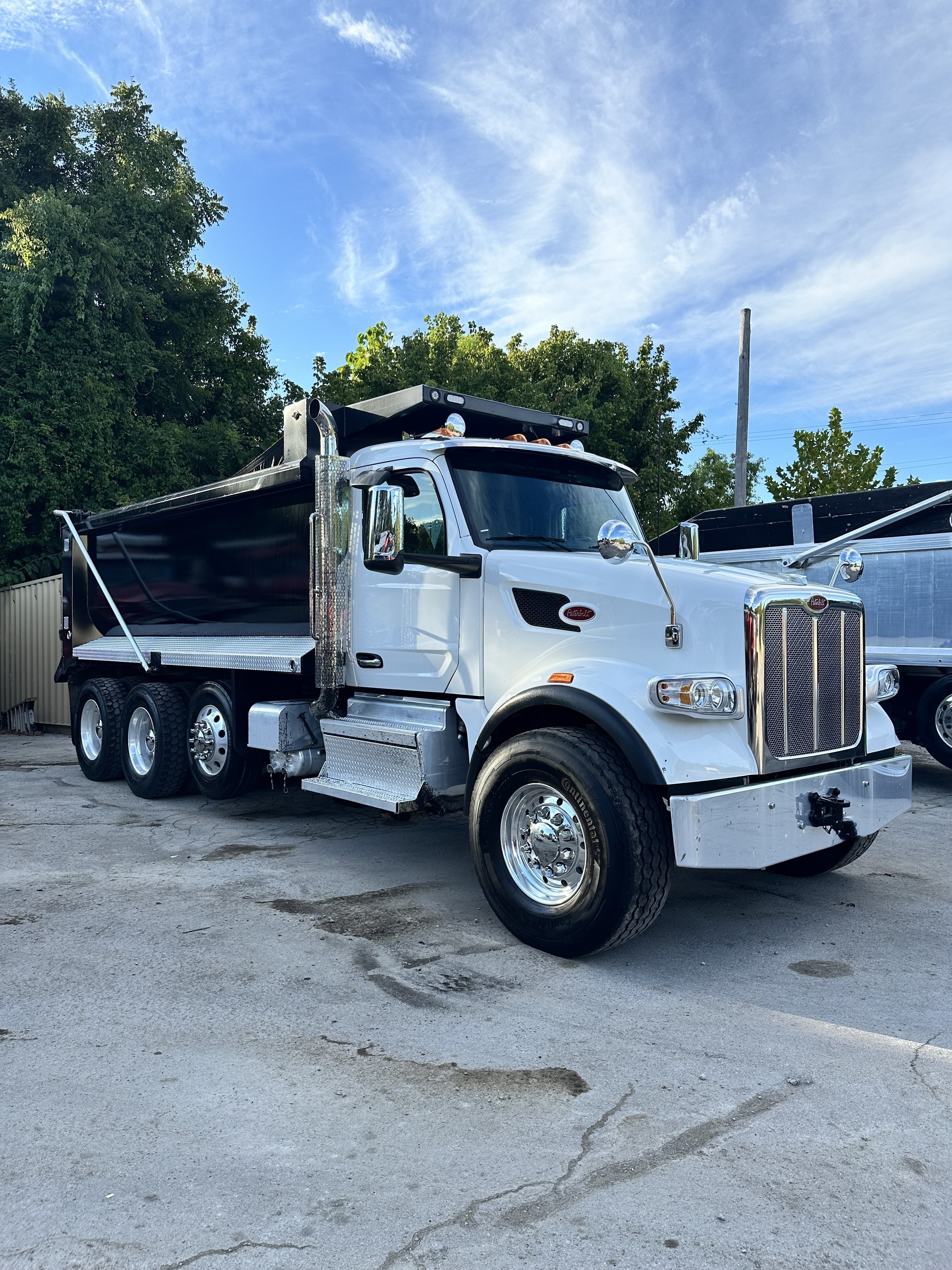2025 Peterbilt 567 Dump Truck - image 2