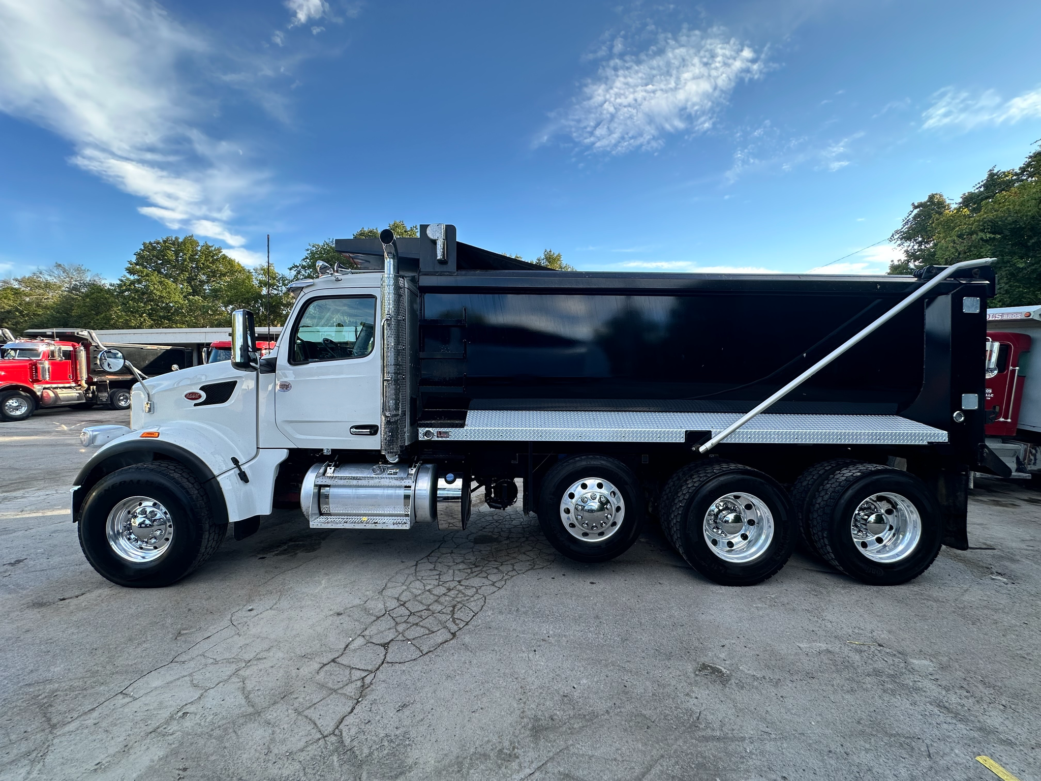 2025 Peterbilt 567 Dump Truck - image 5