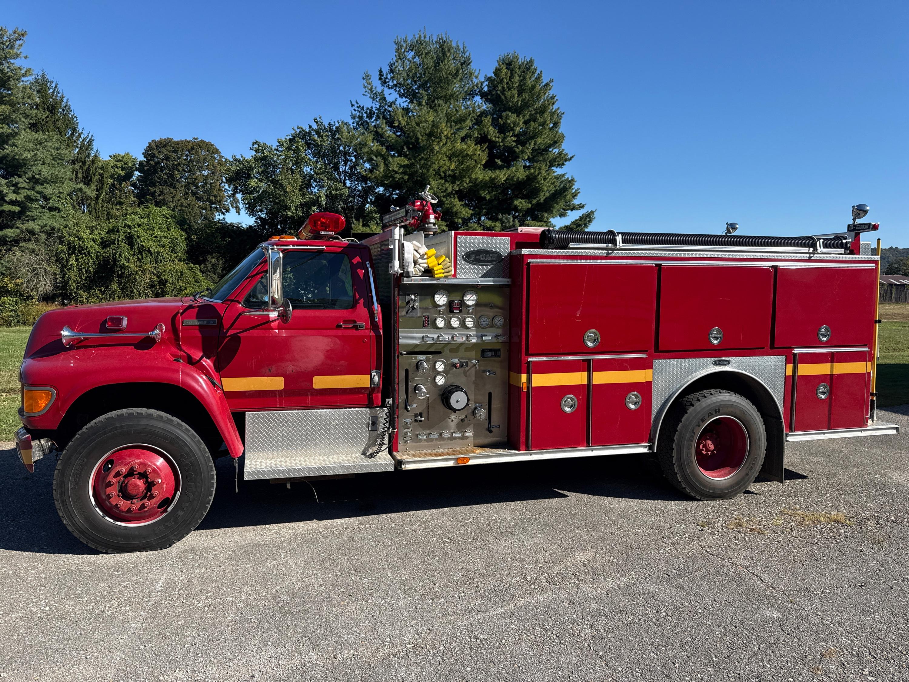 1994 E-One Ford Pumper - image 1