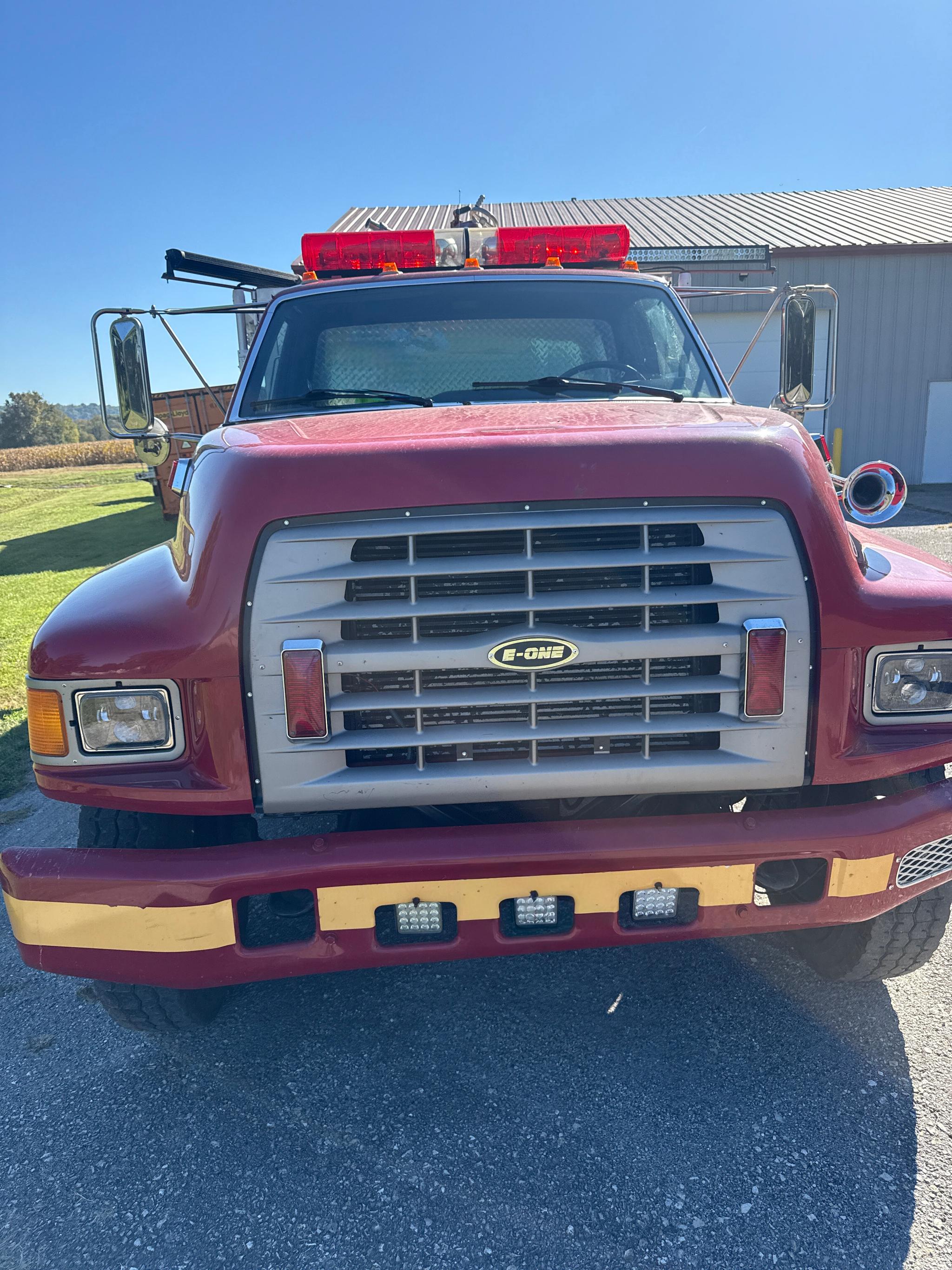 1994 E-One Ford Pumper - image 3